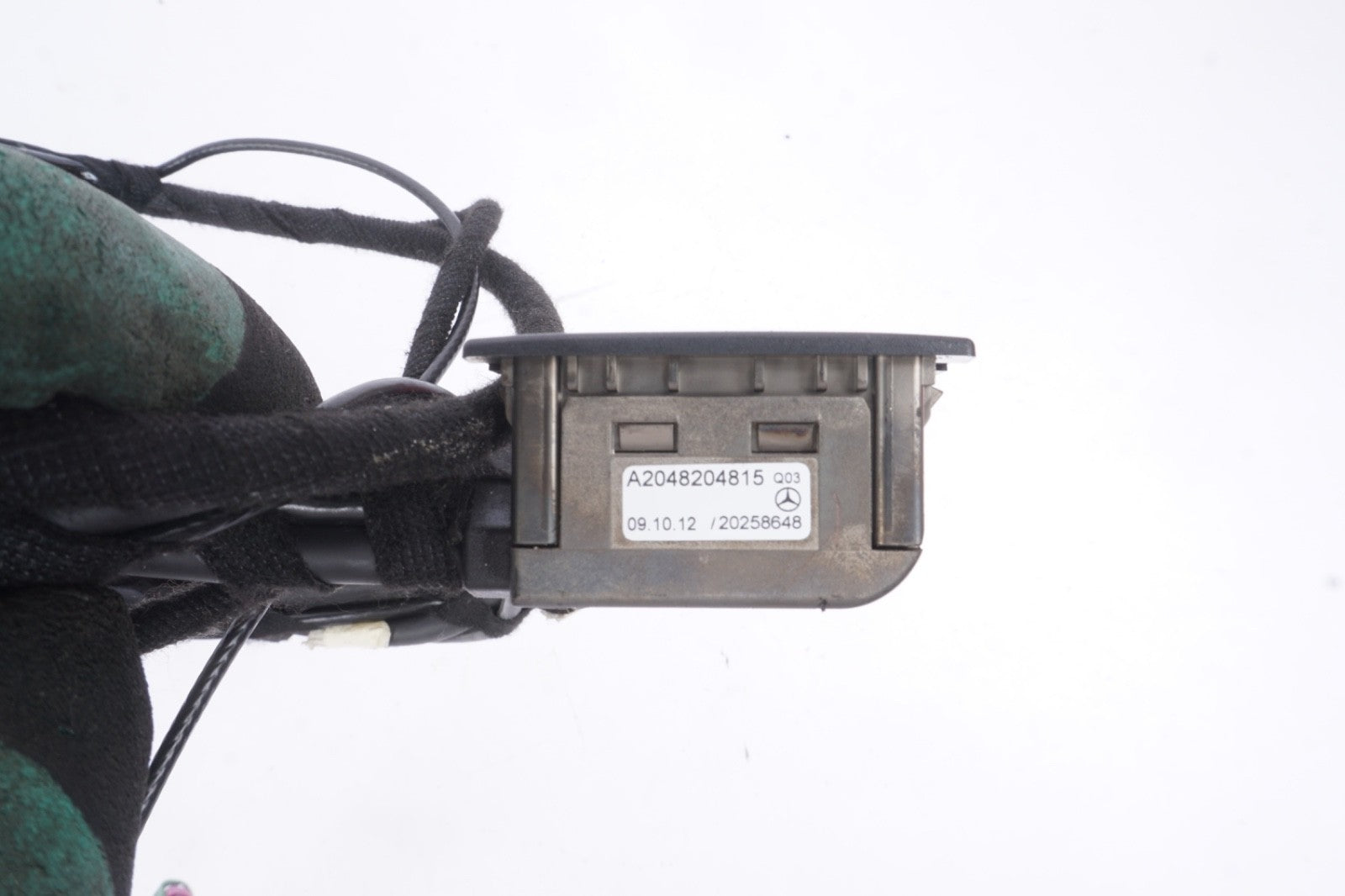 12-15 Mercedes C E W207 W204 CENTER CONSOLE USB PORT WITH WIRE HARNESS OEM