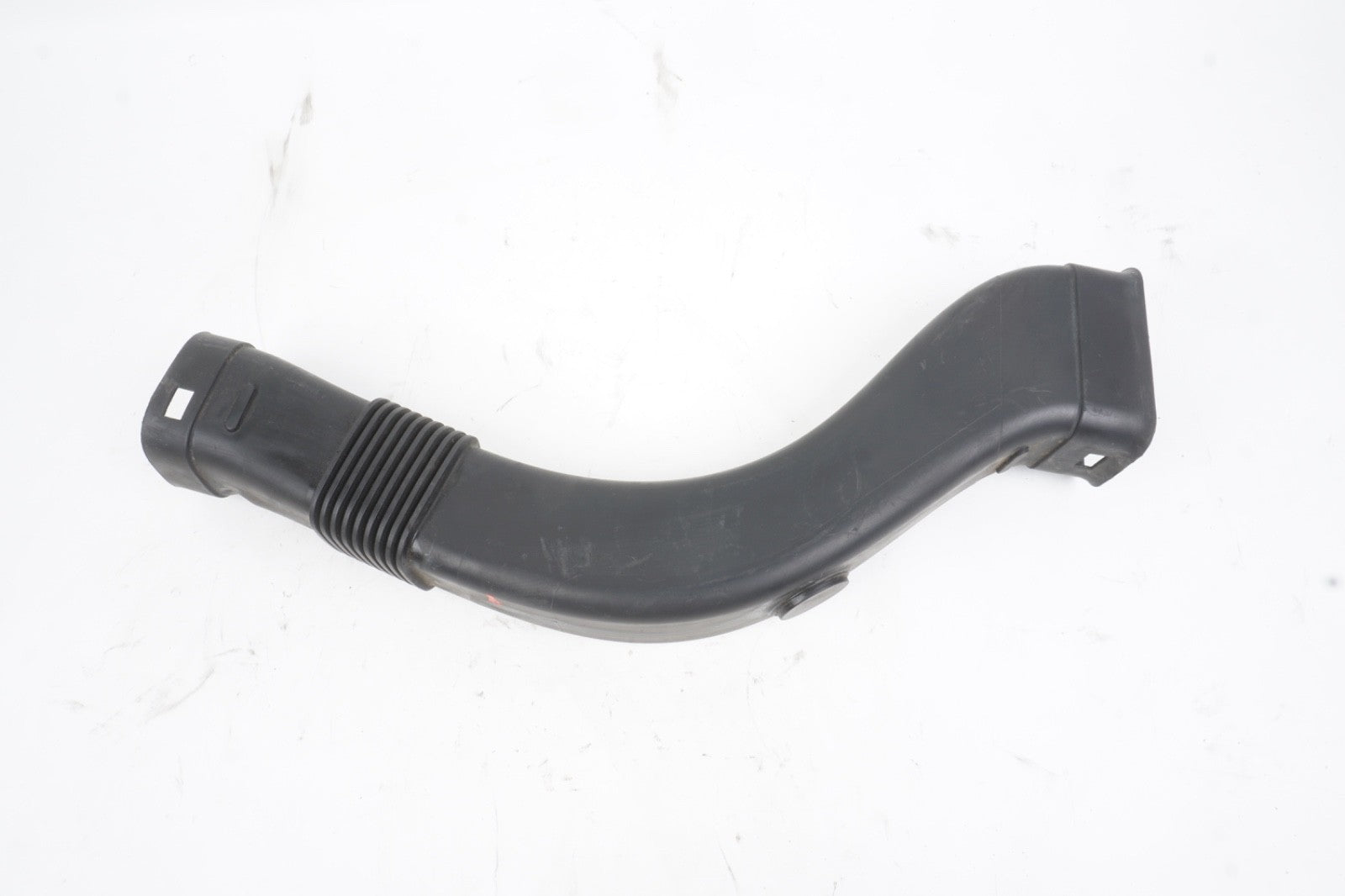 2012-2015 BMW F06 650i 4.4L Gas Left Side Air Intake Duct Tube 7624031-01 OEM