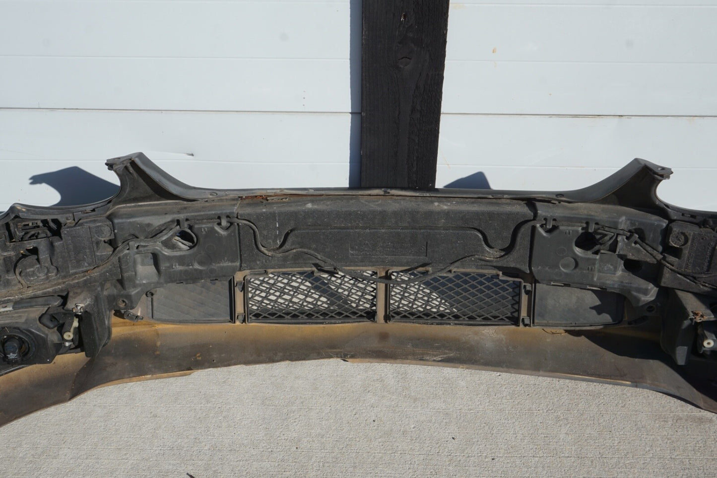 03-06 MERCEDES SL500 FRONT BUMPER COVER W/PARK ASSIST SENSORS