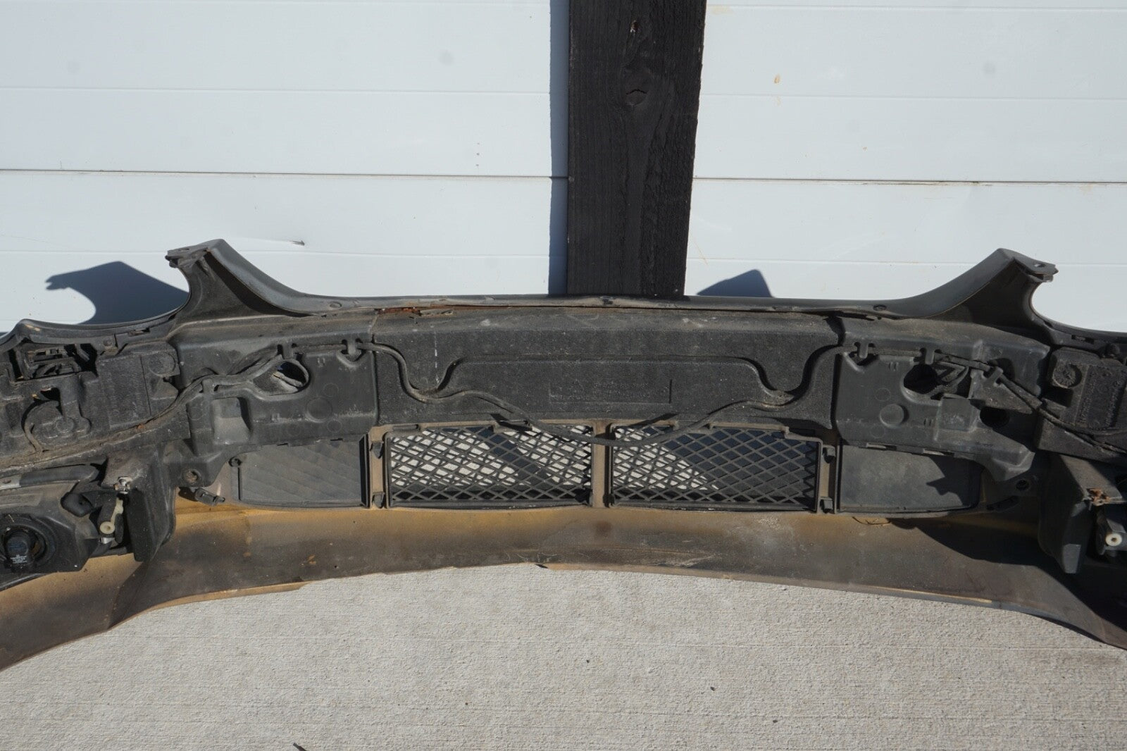 03-06 MERCEDES SL500 FRONT BUMPER COVER W/PARK ASSIST SENSORS