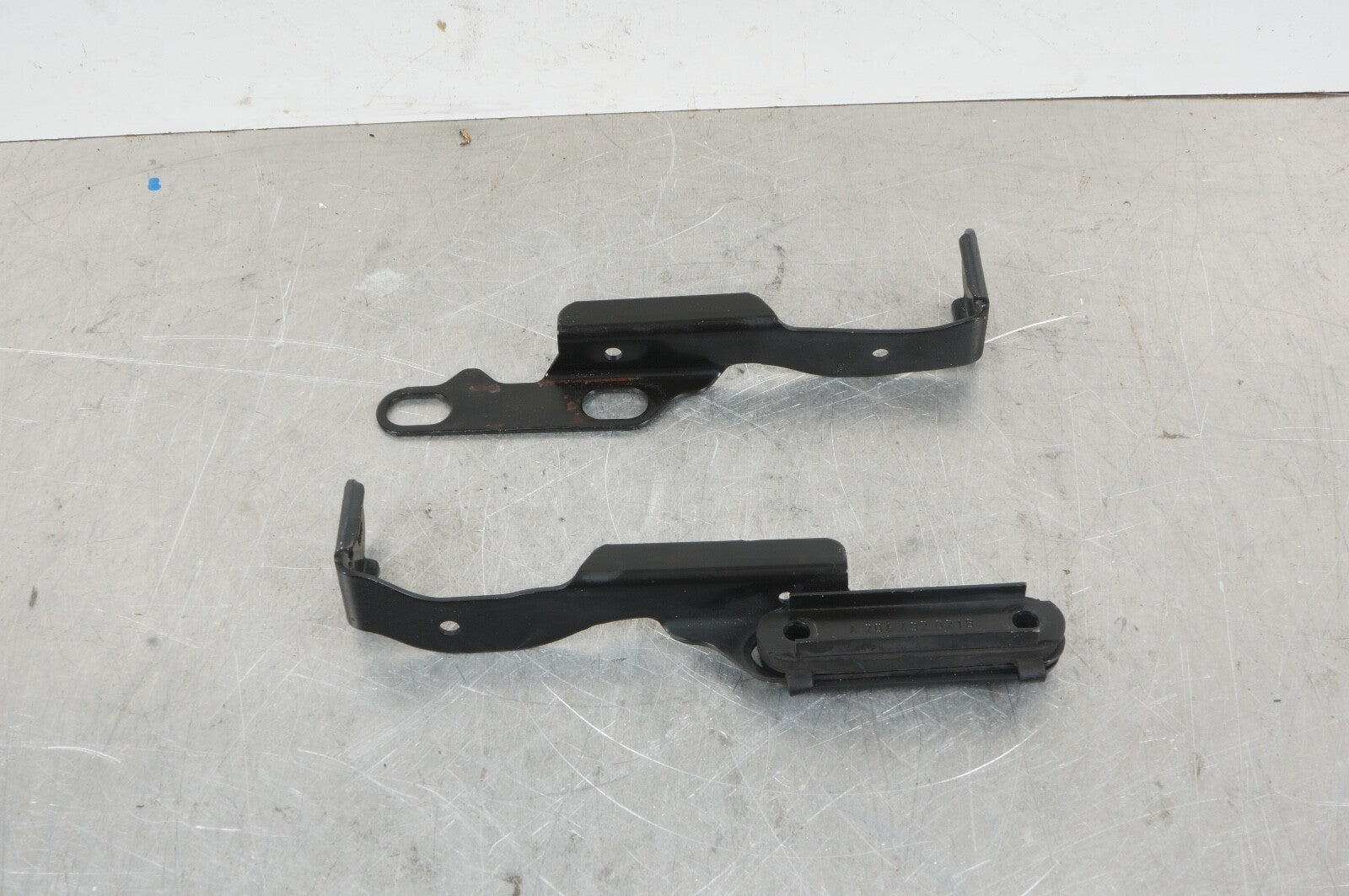 MERCEDES-BENZ E C CLASS LEFT RIGHT INNER CATALYTIC CONVERTER BRACKET