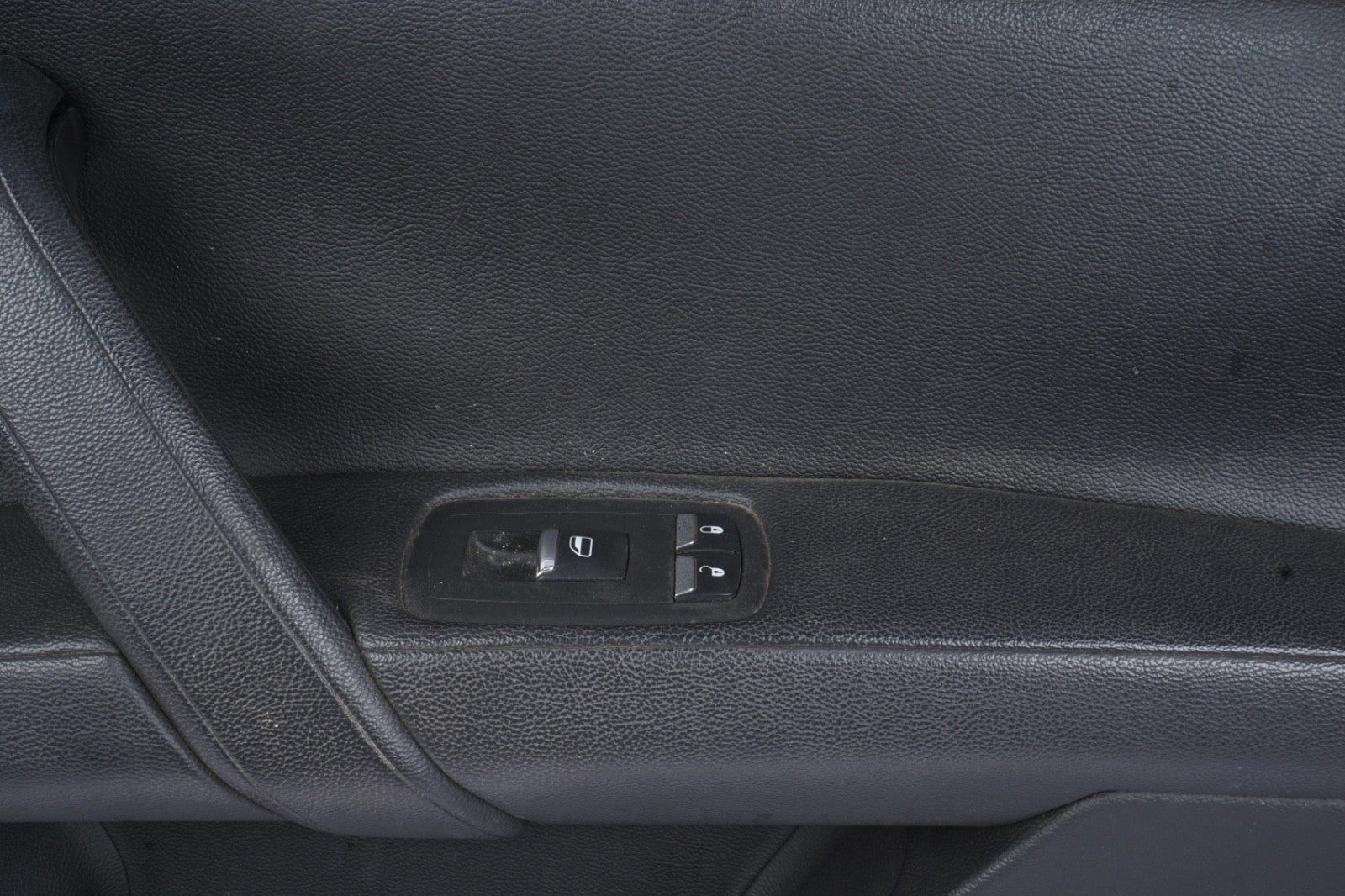 14-22 Maserati Ghibli M157 Front Right Passenger Side Interior Door Panel Oem