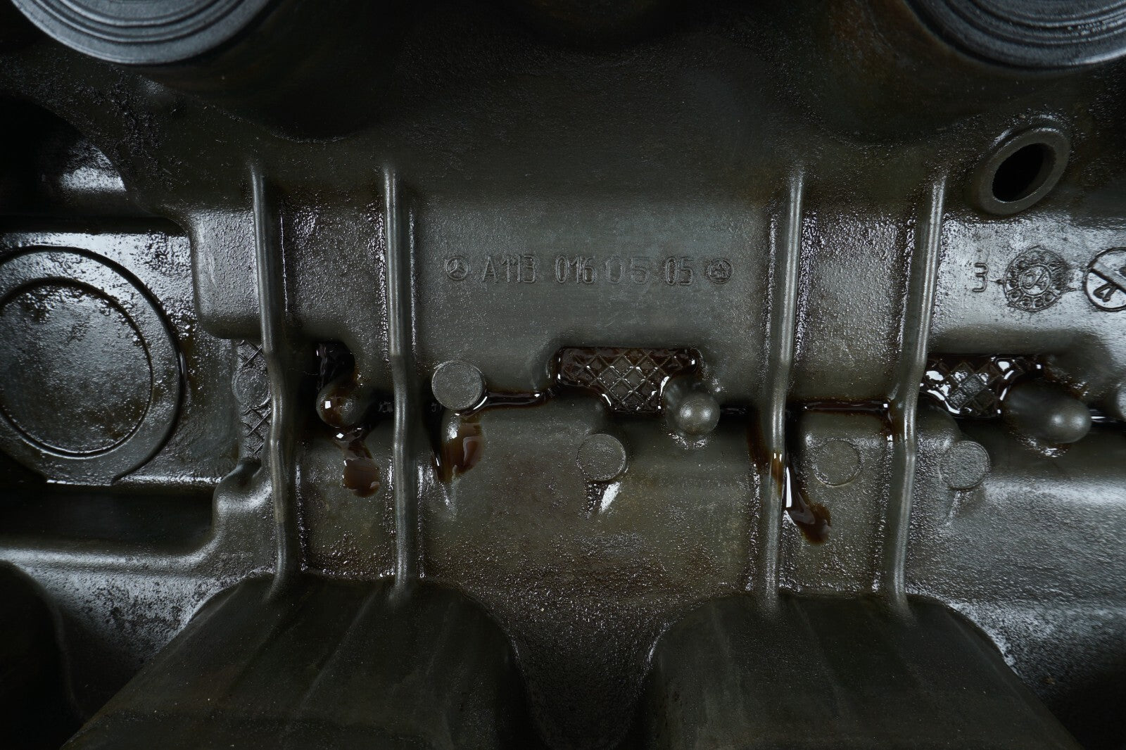 03 - 06 Mercedes R230 SL500 Engine Valve Cover Passenger Side Right OEM