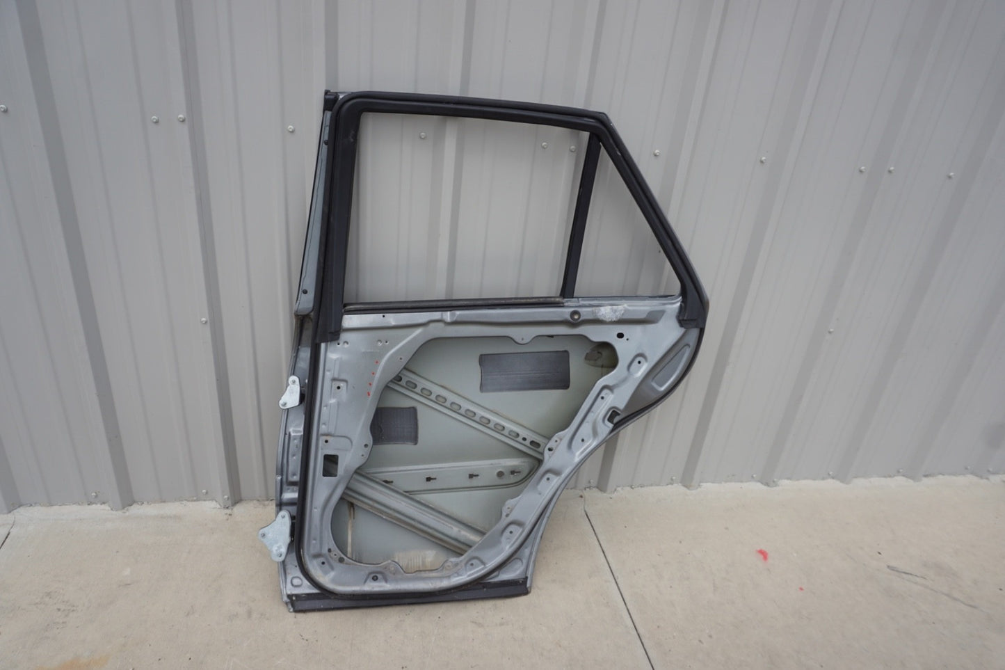 06 - 11 Mercedes W164 ML63 ML350 ML500 REAR RIGHT PASSENGER SIDE DOOR SHELL OEM