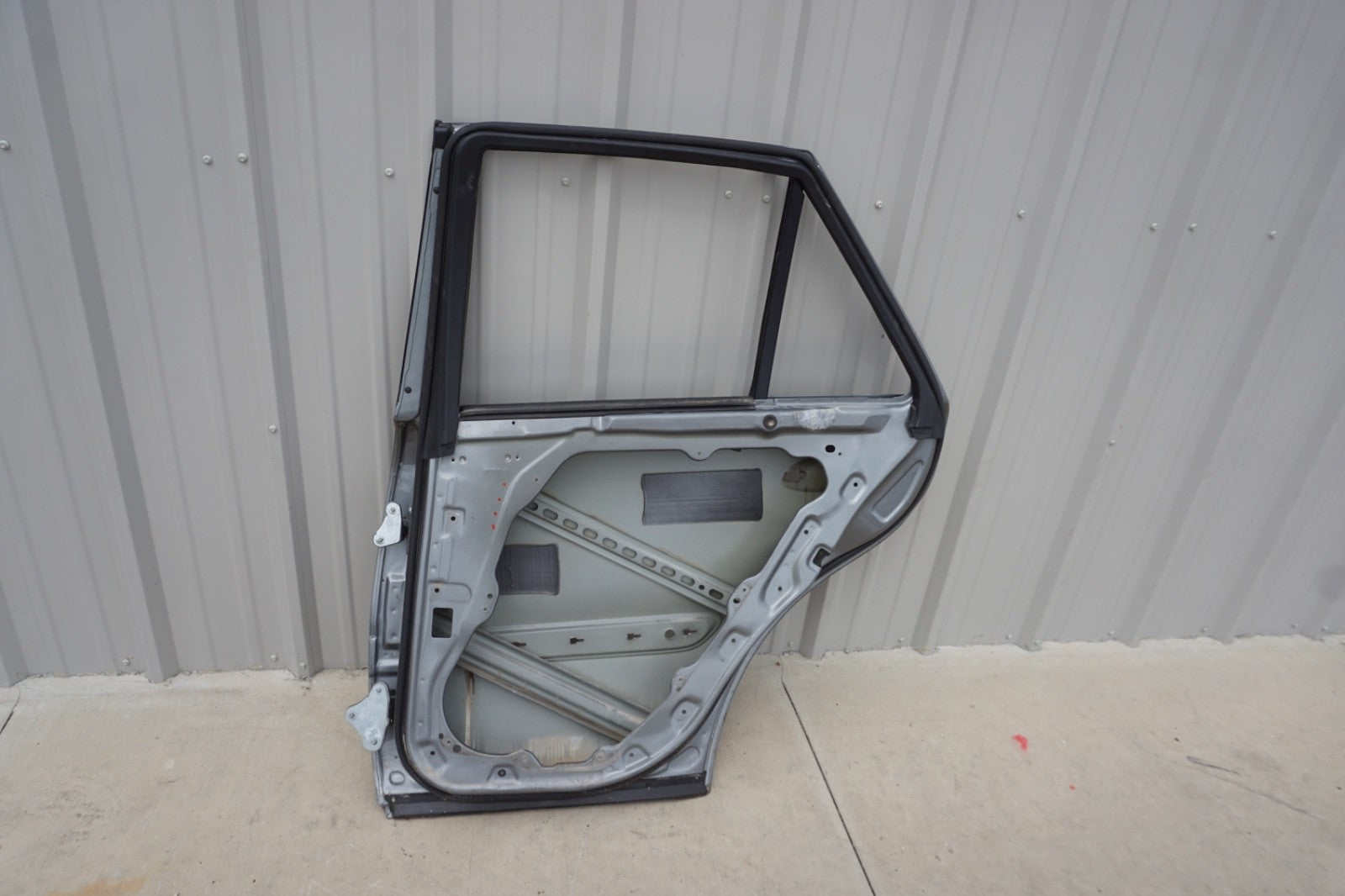 06 - 11 Mercedes W164 ML63 ML350 ML500 REAR RIGHT PASSENGER SIDE DOOR SHELL OEM