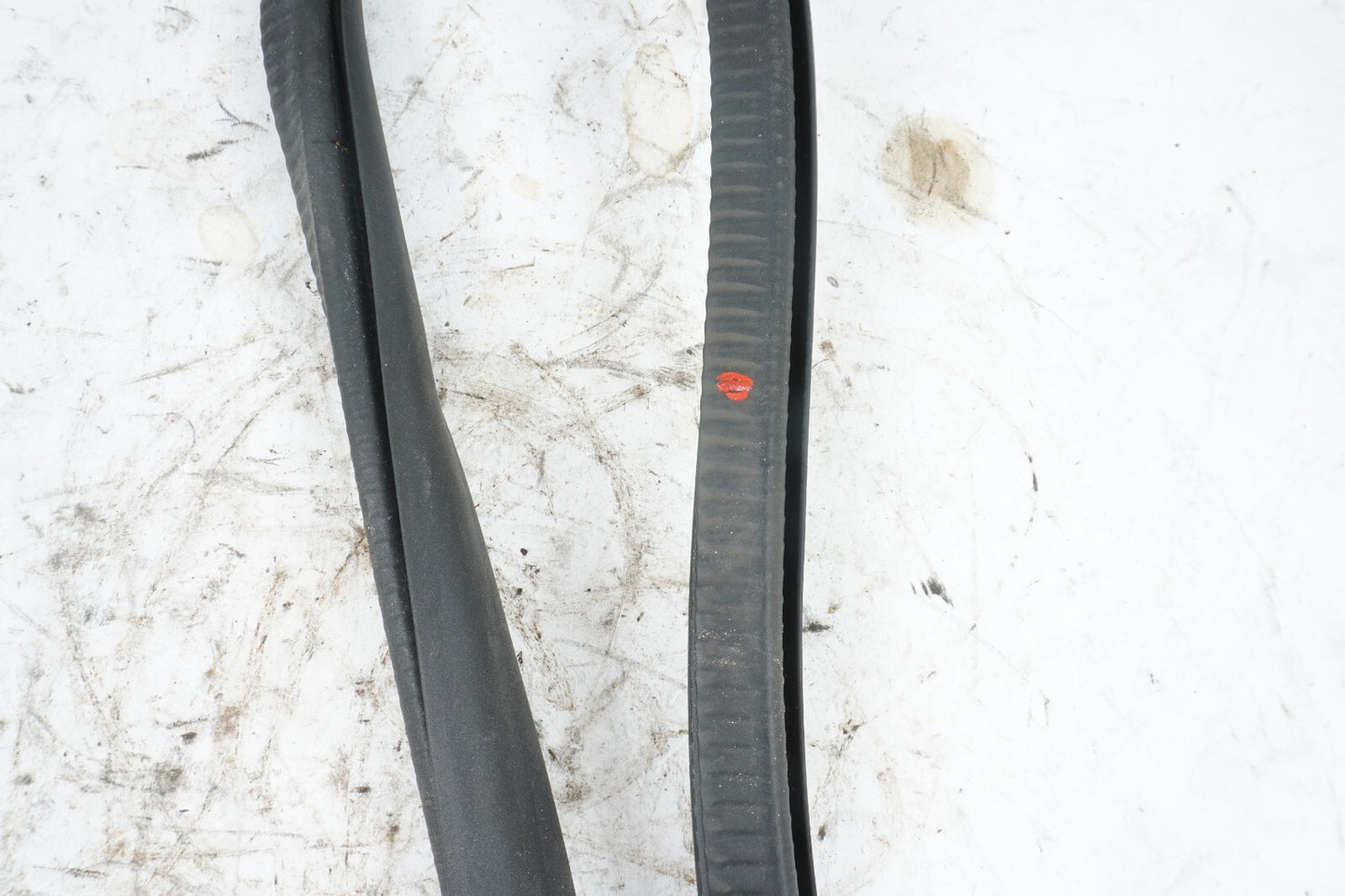 17 - 23 CHRYSLER PACIFICA FRONT LEFT DRIVER SIDE DOOR BODY WEATHERSTRIP SEAL OEM
