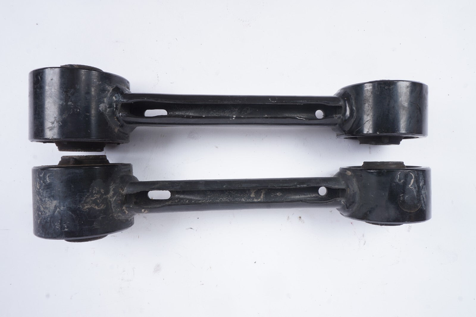 2015 - 2019 Toyota Highlander Rear Lower Control Arm Left & Right OEM