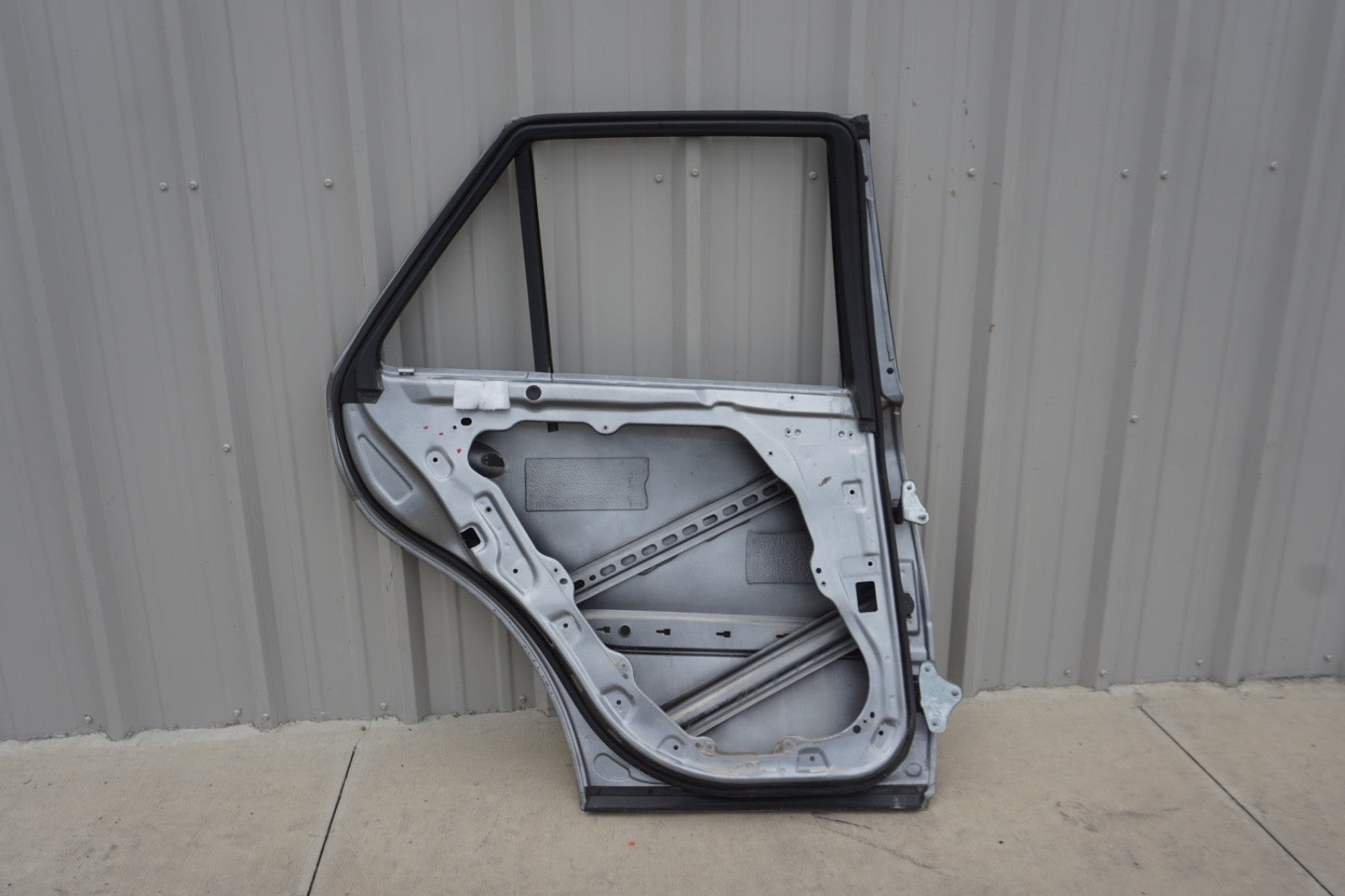 06 - 11 Mercedes W164 ML63 ML350 ML500 REAR LEFT DRIVER SIDE DOOR SHELL OEM