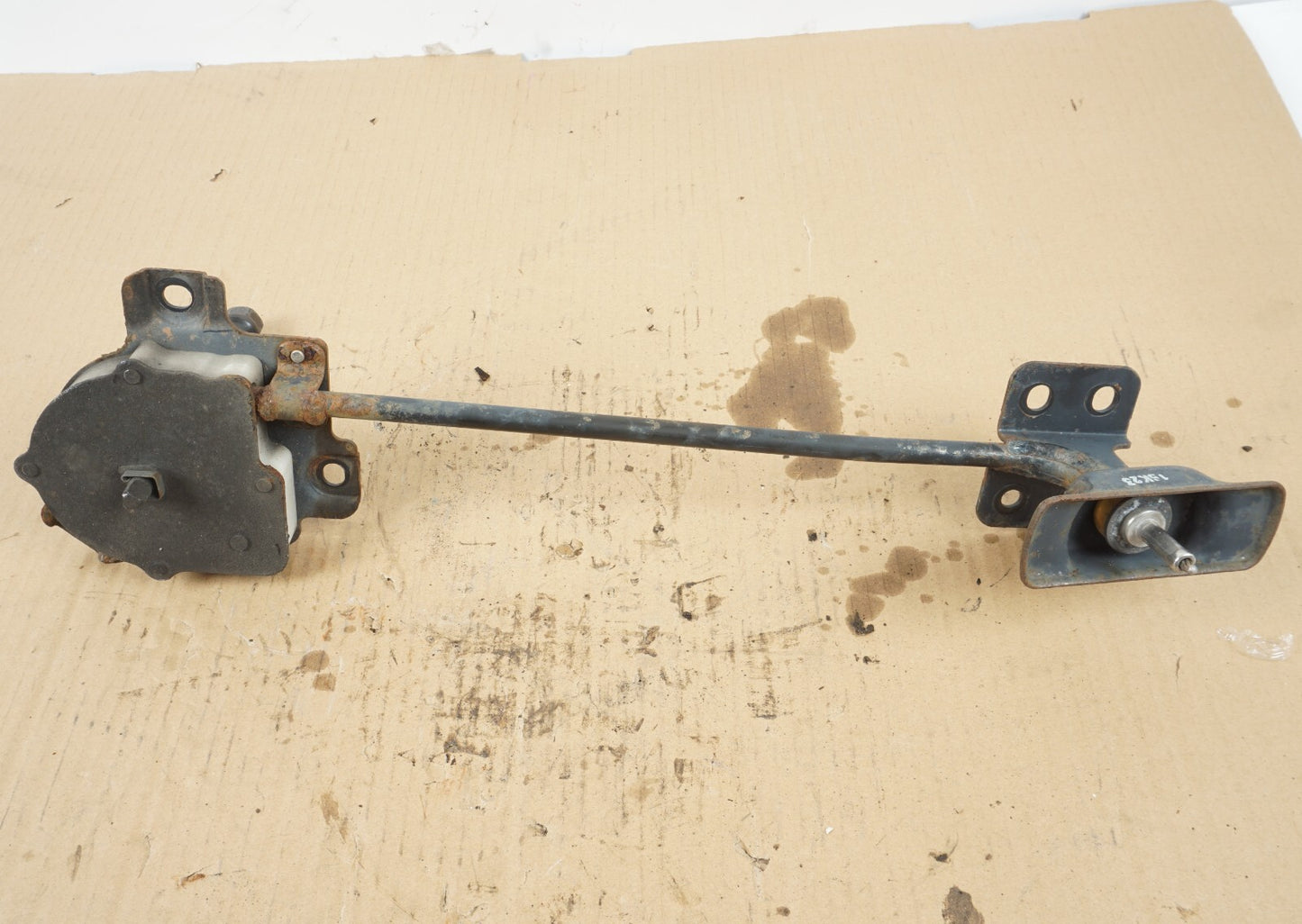 2013-2018 HYUNDAI SANTA FE SPARE TIRE CARRIER HOLDER OEM