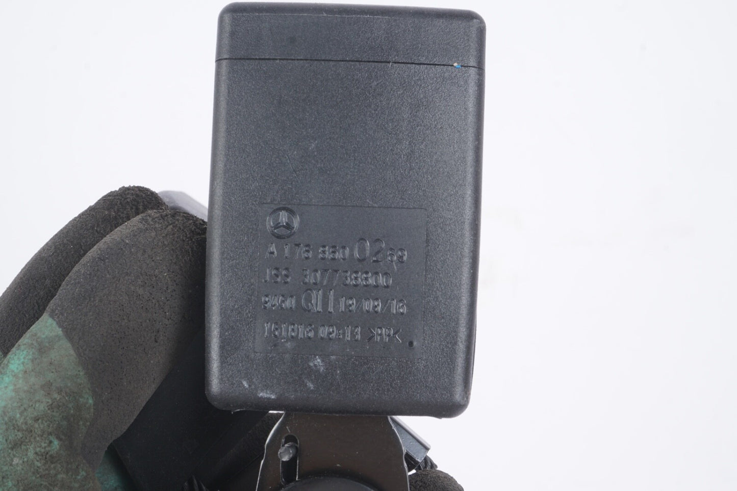 2015 - 2020 Mercedes X156 GLA45 GLA250 seat belt buckle set center rear