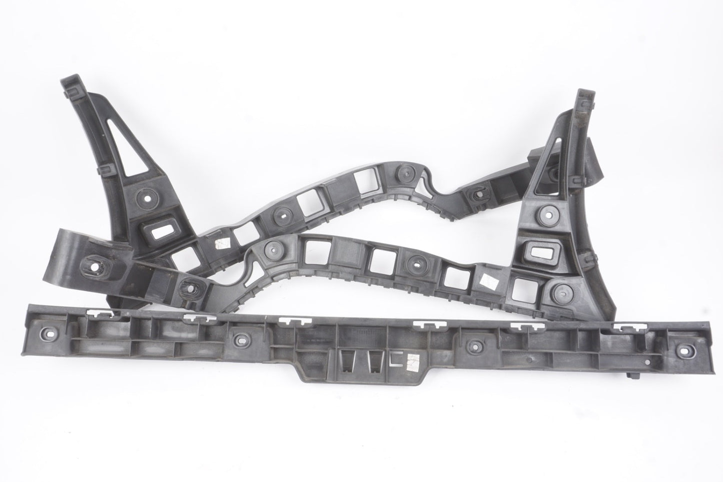 2012 - 2019 Volkswagen Passt Rear Bumper Center Mount Support Bracket OEM
