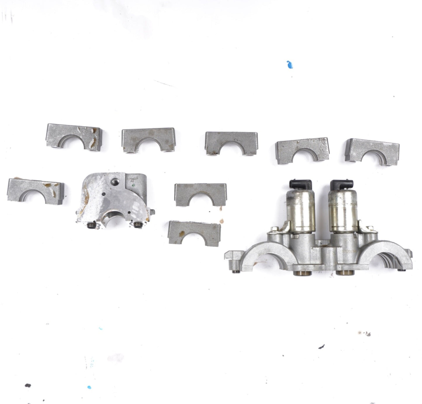 2016 - 2018 FORD FOCUS EXHAUST INTAKE CAMSHAFT CAP CAPS HOLDERS