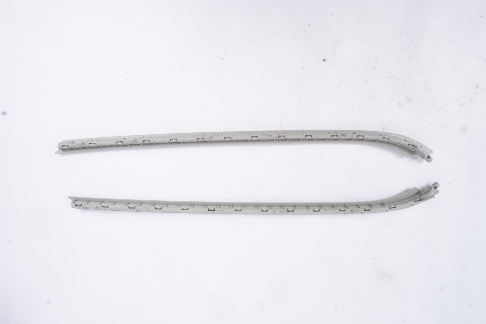 07-2013 mercedes w221 s550 s400 rear window left right sunshade rails set of 2