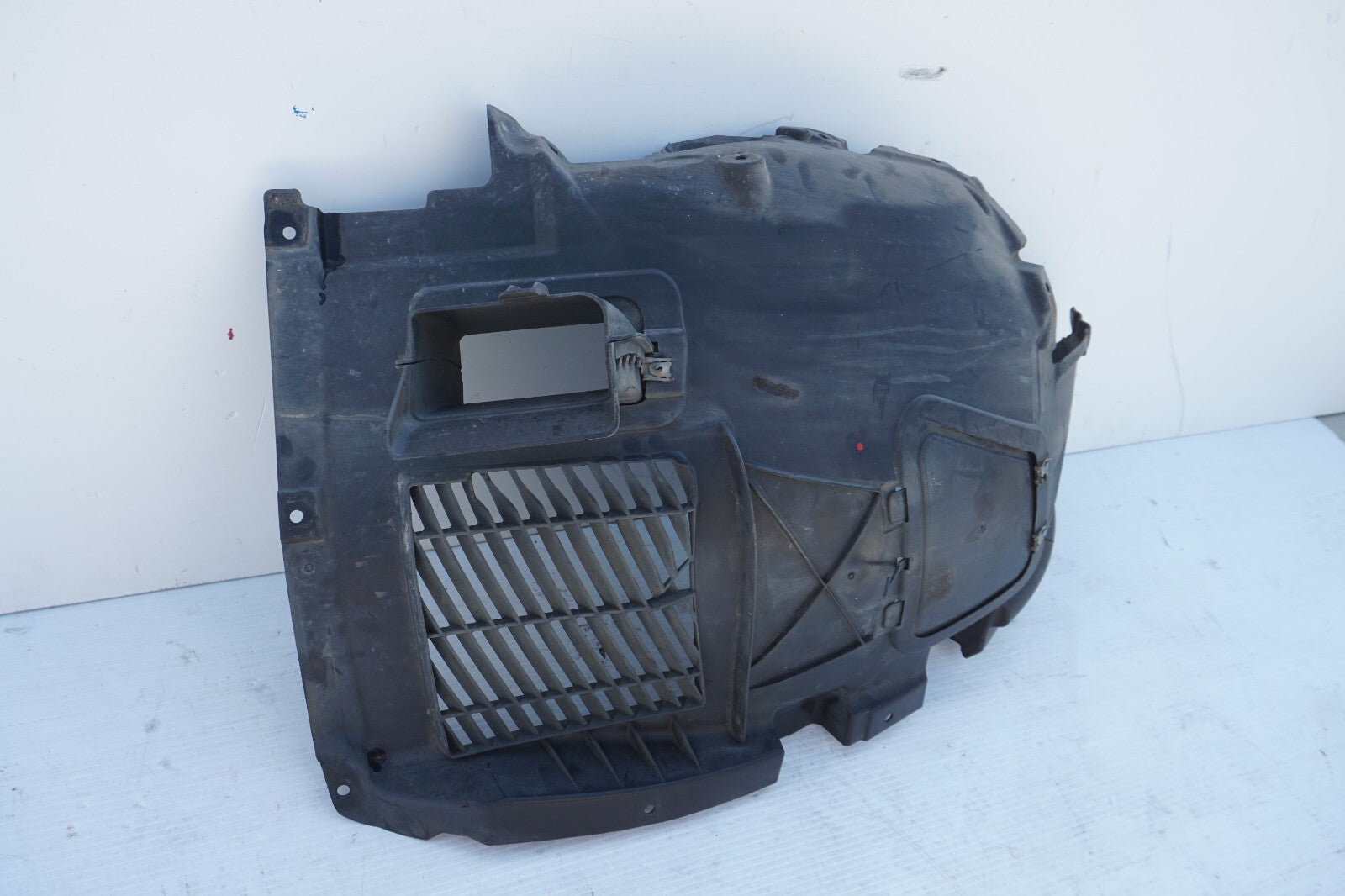 2010-2017 BMW 550I GT F07 FRONT LEFT DRIVER SIDE FENDER LINER SPLASH OEM