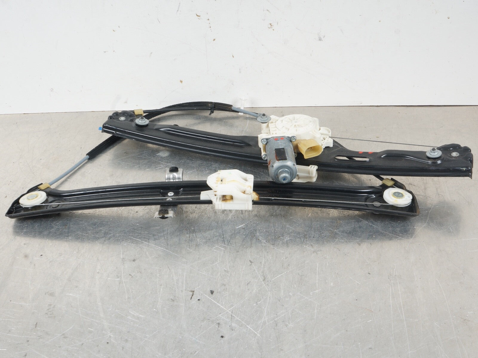2007-2013 BMW X5 E70 FRONT PASSENGER SIDE DOOR WINDOW REGULATOR W/ MOTOR OEM