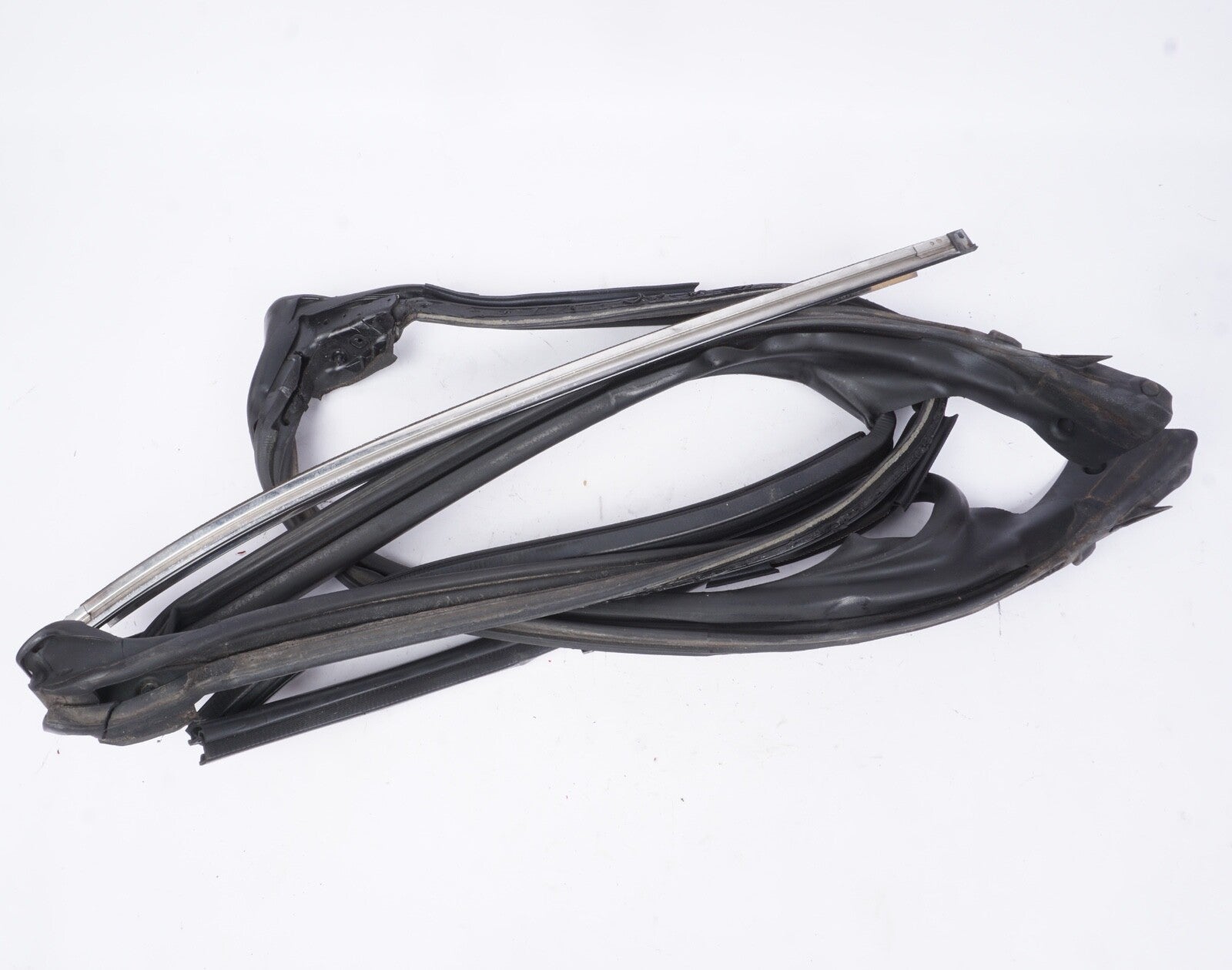 10-14 MERCEDES-BENZ C207 E350 COUPE REAR RIGHT PASSENGER SIDE WINDOW SEAL