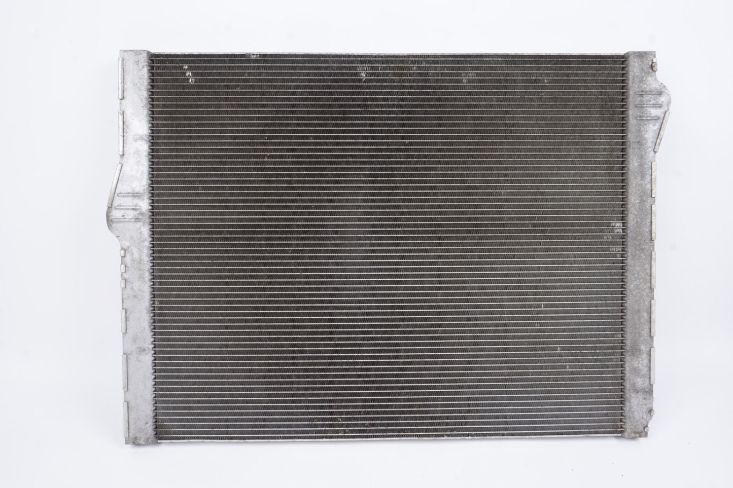 09-15 BMW F01 F02 750i Engine Coolant Cooling Radiator Assembly 7570094 OEM