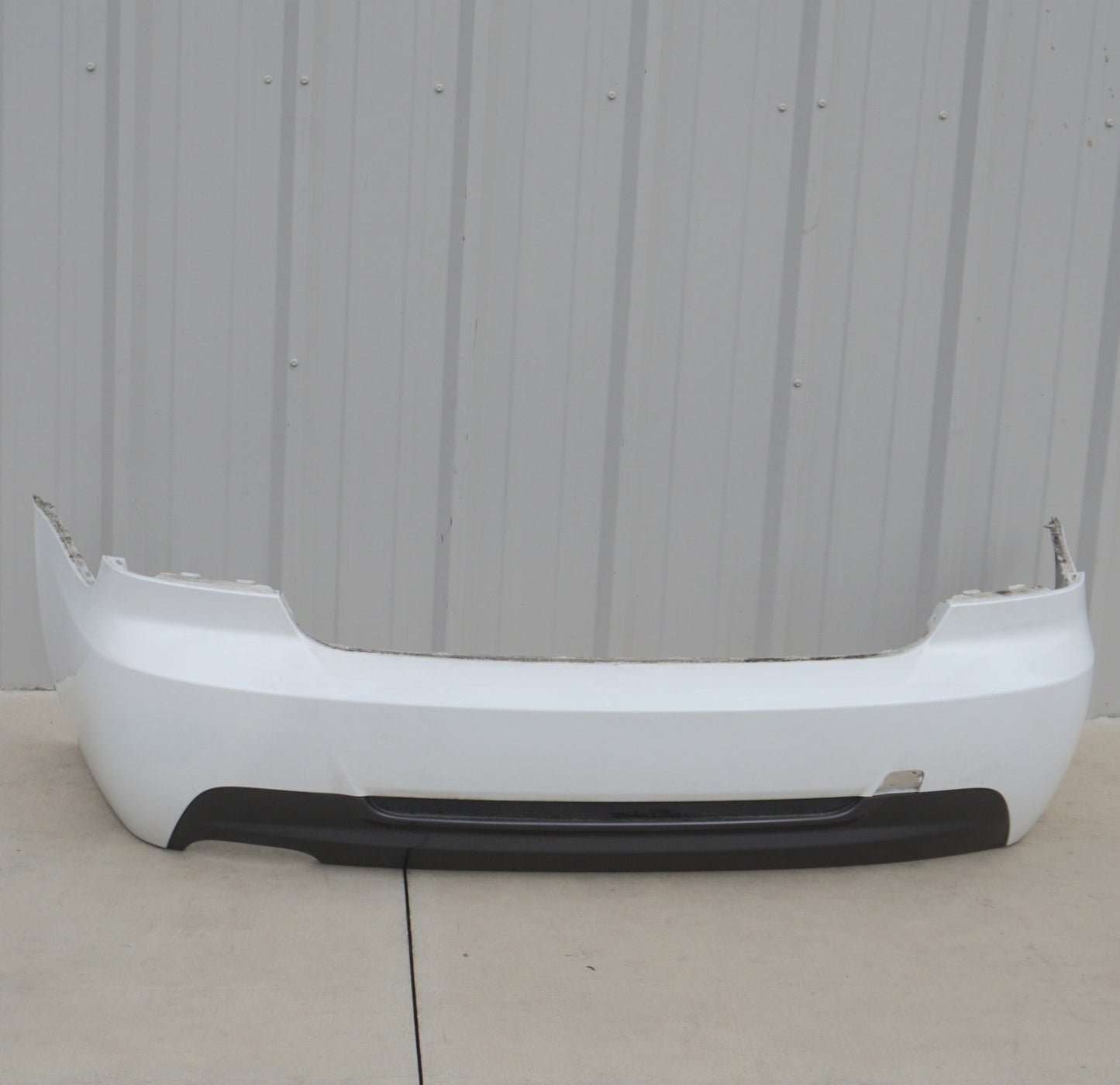09  - 12 BMW E92 E93 COUPE CONVERTIBLE 328I 335I REAR BUMPER COVER WHITE OEM