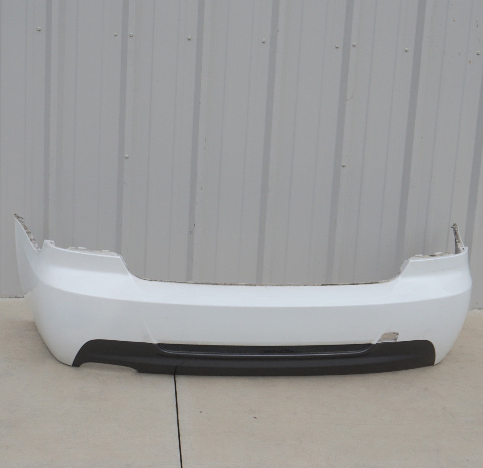 09  - 12 BMW E92 E93 COUPE CONVERTIBLE 328I 335I REAR BUMPER COVER WHITE OEM