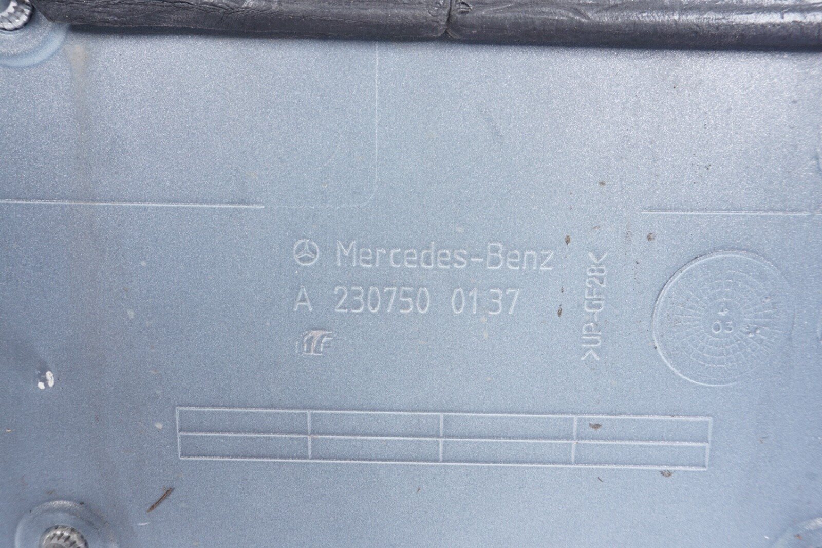 03-12 Mercedes R230 SL500 SL550 SL55 AMG Trunk Lid License Plate Holder OEM