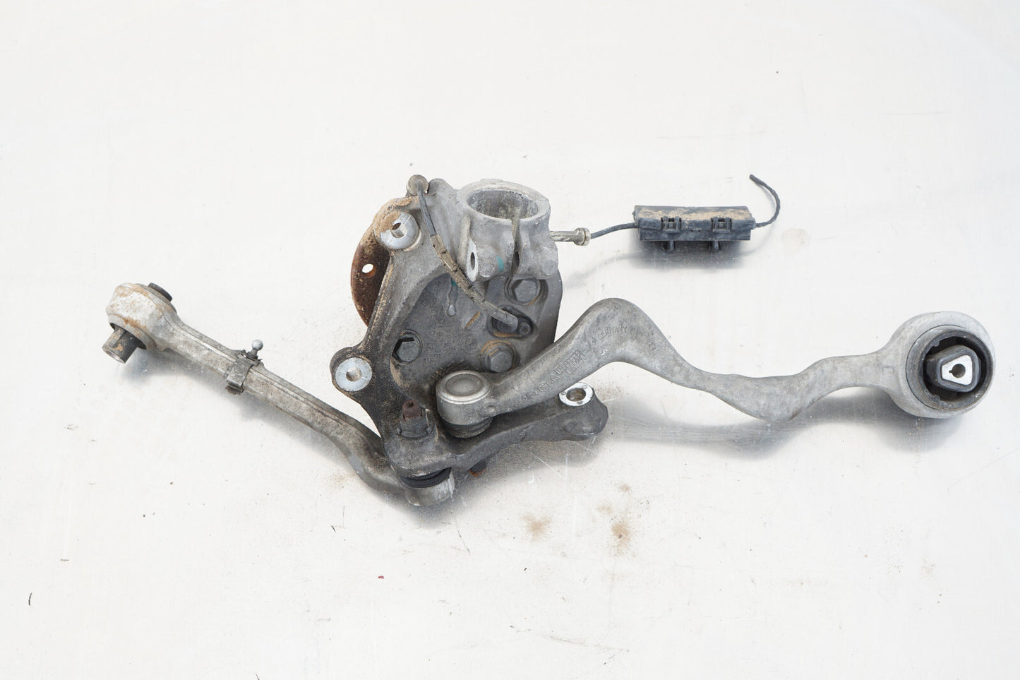 2009 - 2011 BMW 328i E93 FRONT LEFT DRIVER SIDE SPINDLE KNUCKLE WHEEL HUB OEM