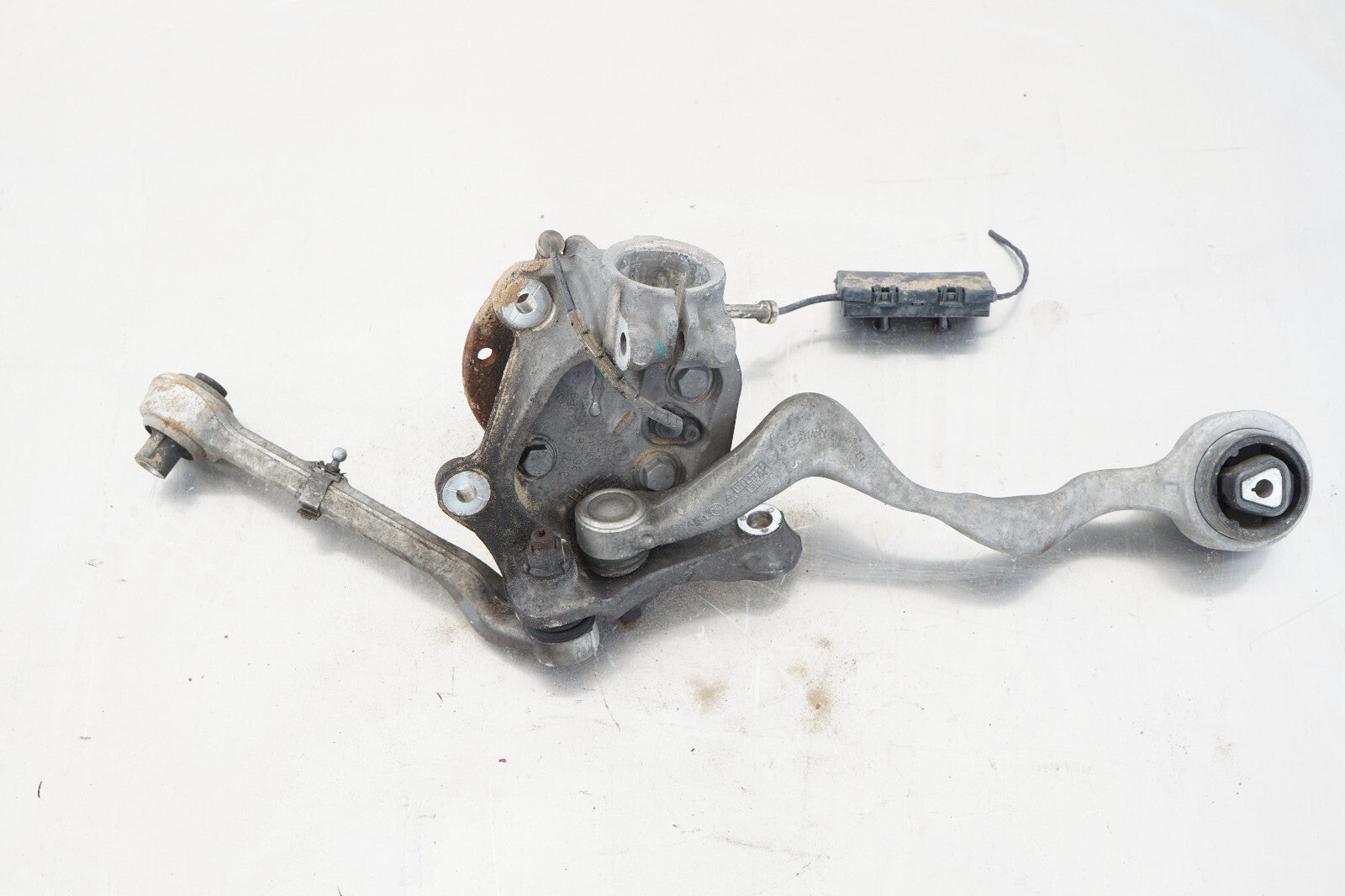 2009 - 2011 BMW 328i E93 FRONT LEFT DRIVER SIDE SPINDLE KNUCKLE WHEEL HUB OEM