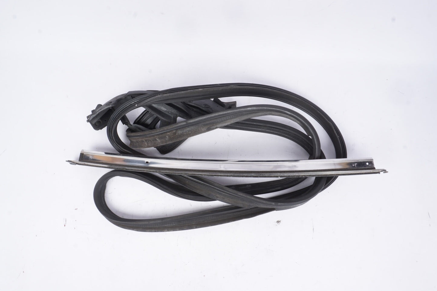 10-14 MERCEDES-BENZ C207 E350 COUPE REAR LEFT SIDE WINDOW SEAL