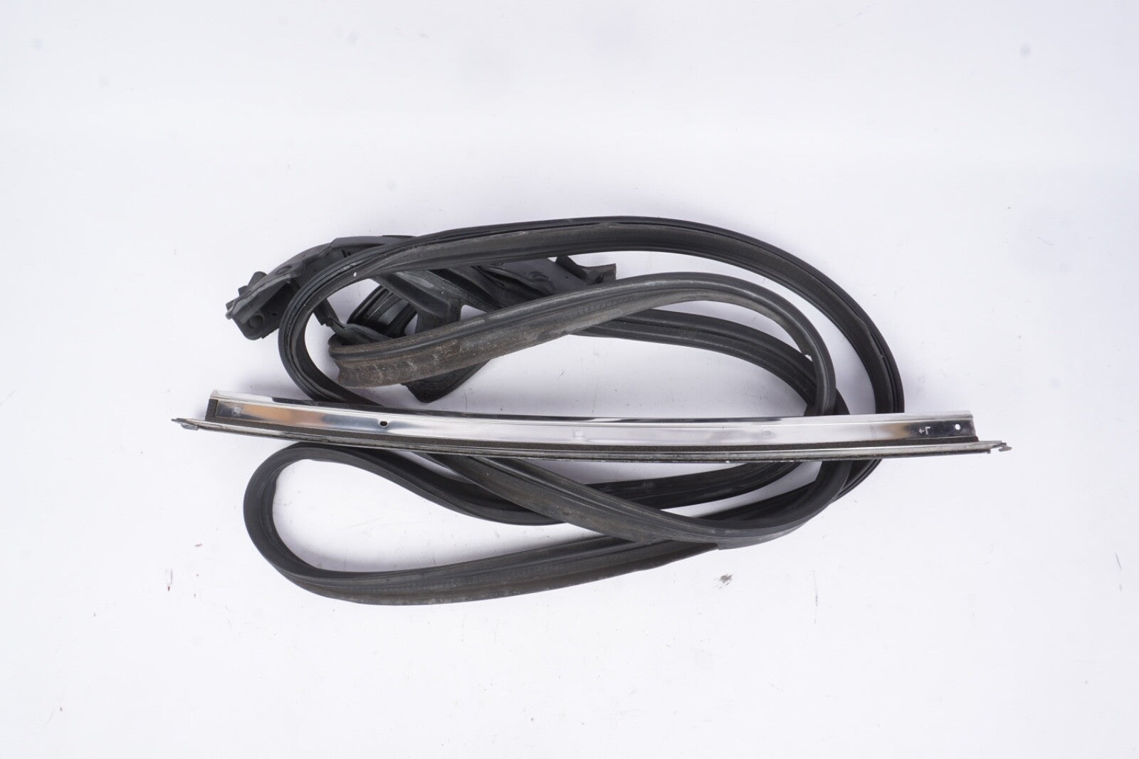 10-14 MERCEDES-BENZ C207 E350 COUPE REAR LEFT SIDE WINDOW SEAL