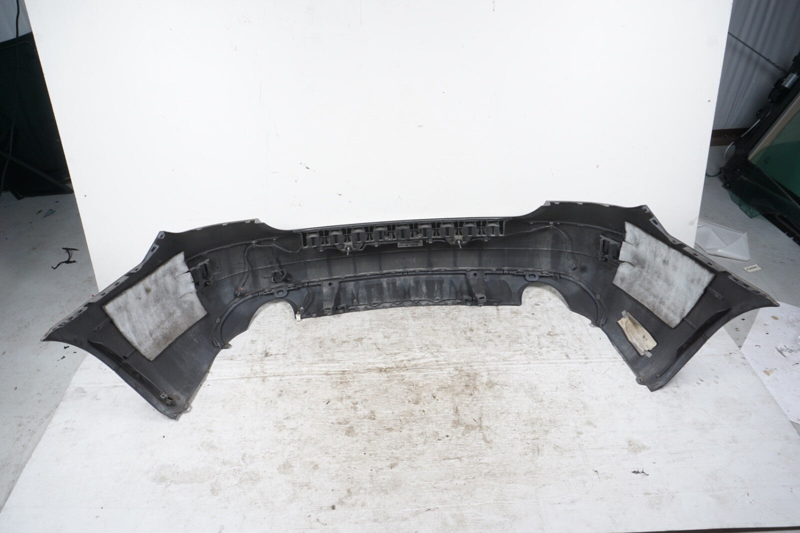 2009 2010 2011 2012 2013 MERCEDES E 350 CONVERTIBLE  COUPE REAR BUMPER COVER OEM