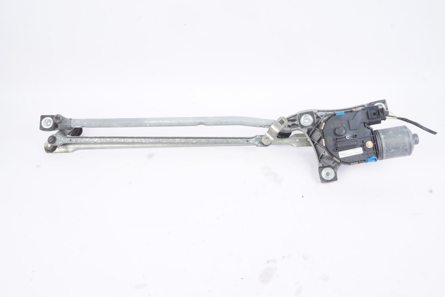 2006 - 2009 VOLVO C70 T5 FRONT WIPER MOUNT w/ MOTOR OEM