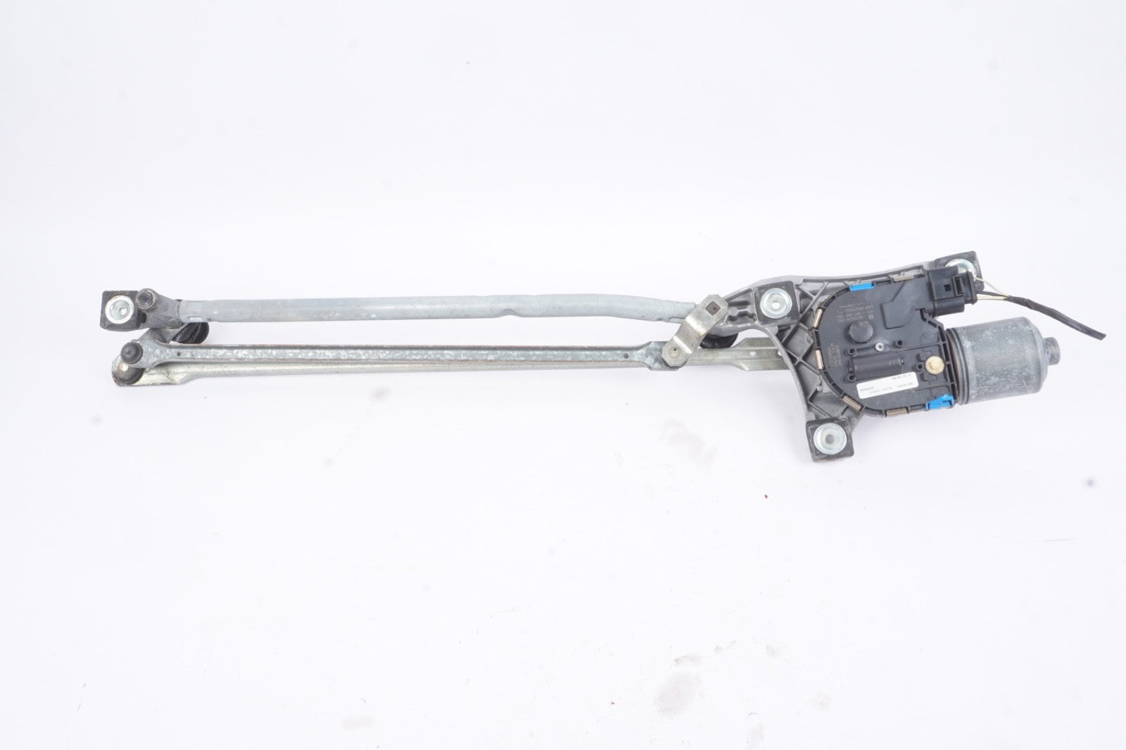 2006 - 2009 VOLVO C70 T5 FRONT WIPER MOUNT w/ MOTOR OEM