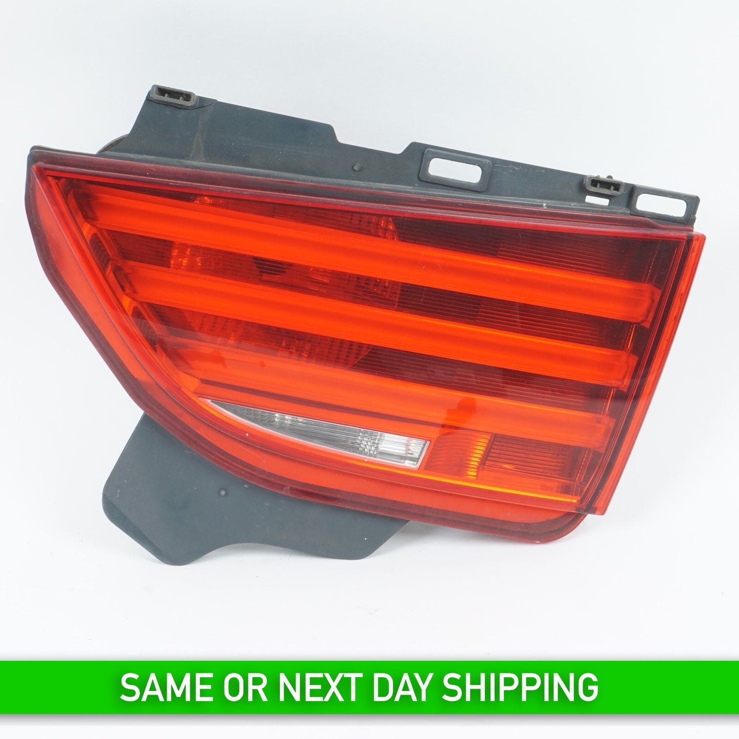2010 - 2013 BMW 550GT F07 REAR RIGHT PASSENGER SIDE INNER TAIL LIGHT LAMP OEM