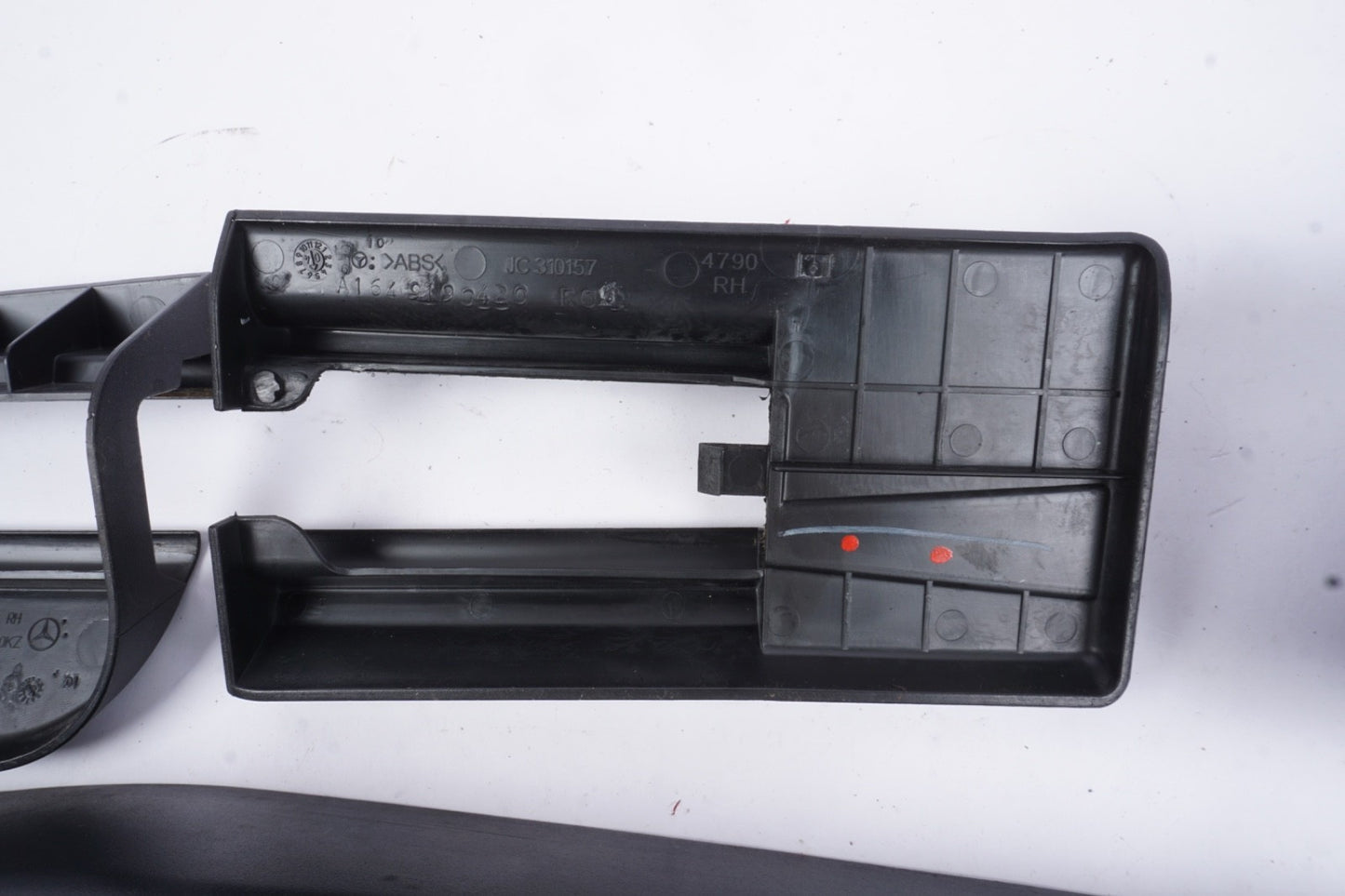 2007-2011 MERCEDES ML350 FRONT RIGHT PASSENGER SIDE TRACK RAIL COVER TRIM OEM