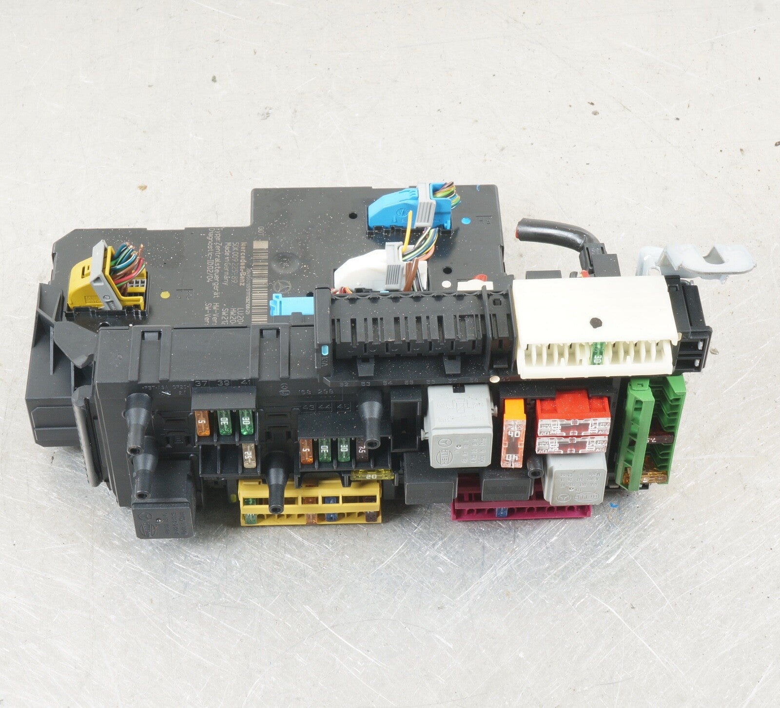 12-14 Mercedes W204 C350 C300 C250 Rear Fuse Relay Box 2049060105 OEM