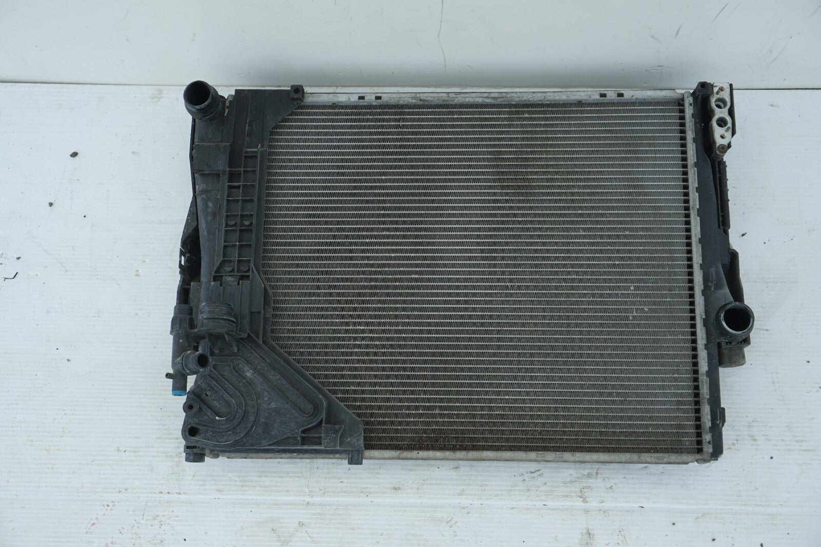 2003-2008 BMW Z4 E85 3.0L COOLING RADIATOR & AC CONDENSER OEM