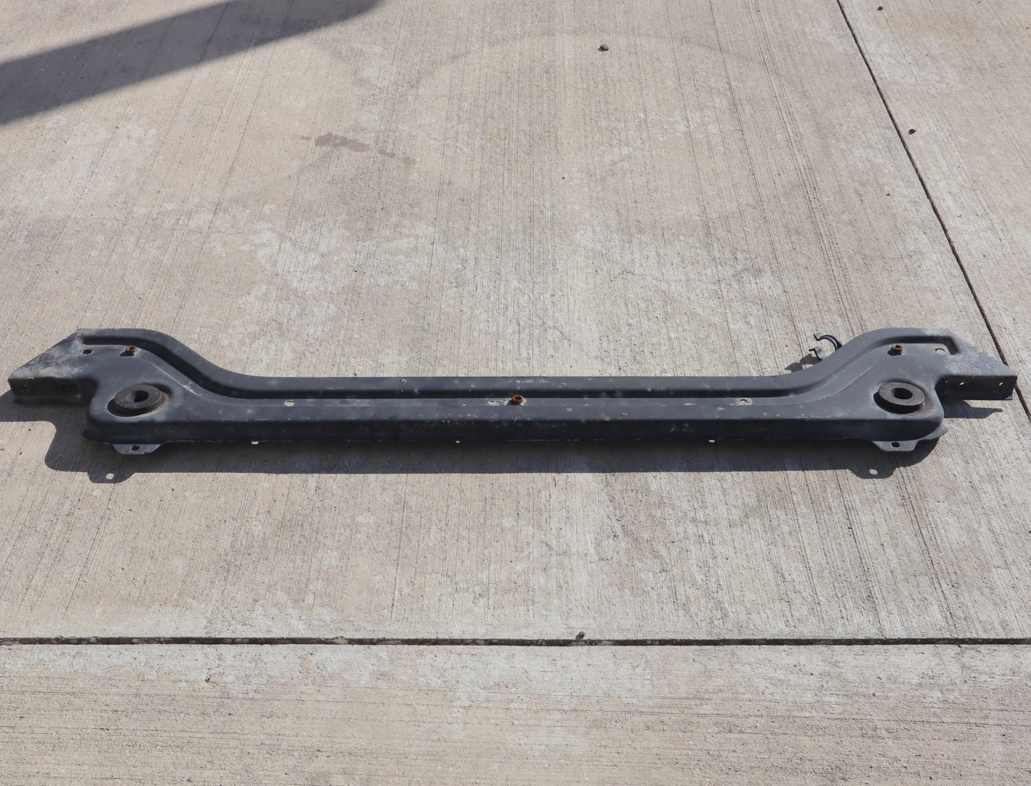 06-11 Mercedes W164 X164 ML350 ML550 Front Lower Radiator Core Support Bracket