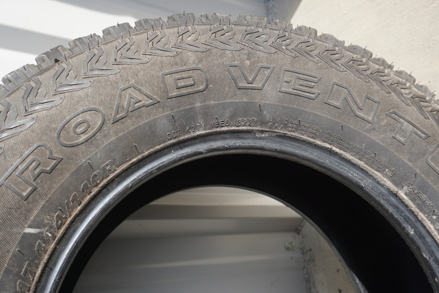 P275/70R17 Kumho Road Venture AT51 Takeoff 114 R Used 10/32 - PAIR