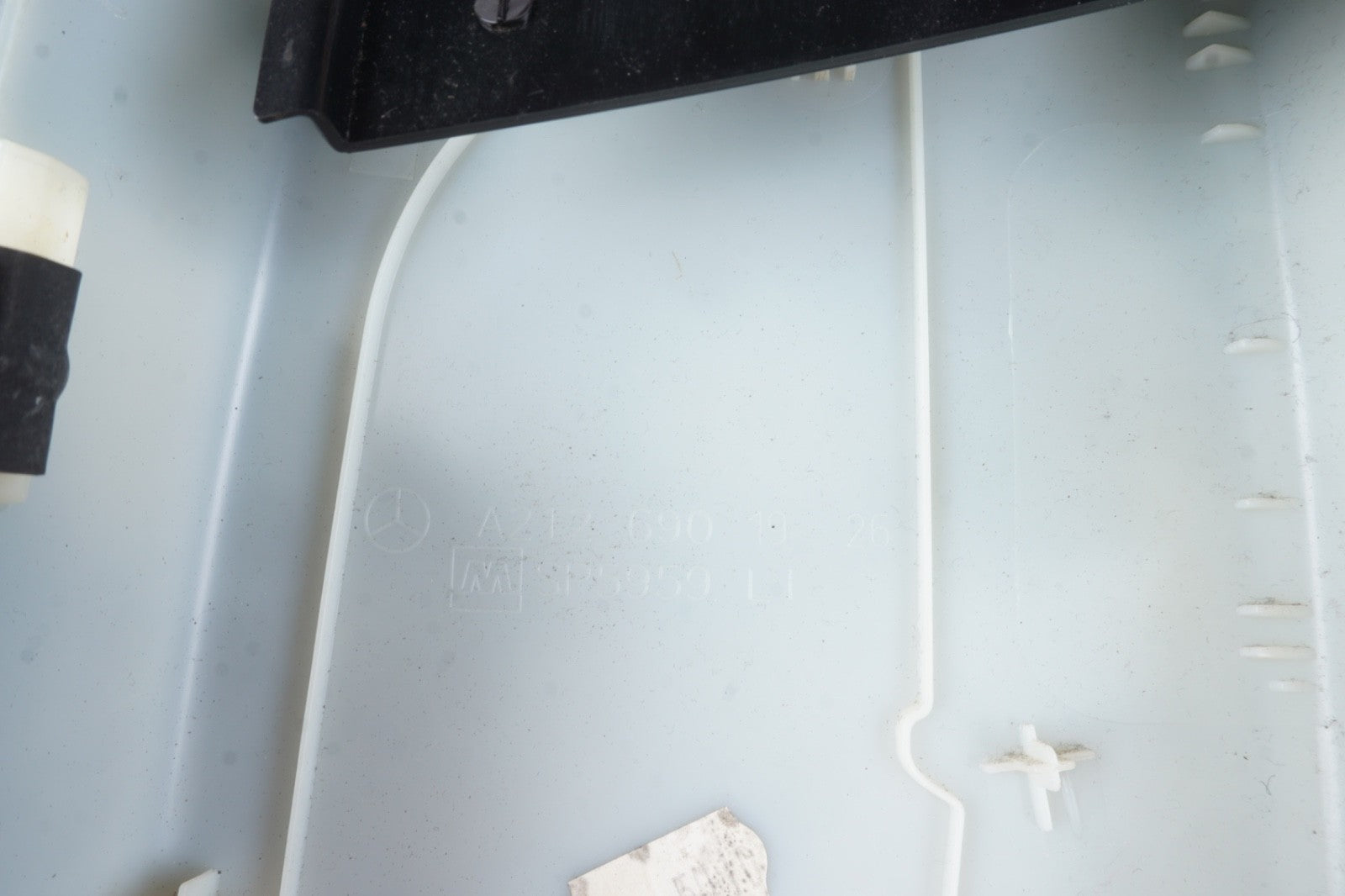 2010-16 Mercedes W212 E350 Left Driver Side Upper B-Pillar Trim Cover Black OEM