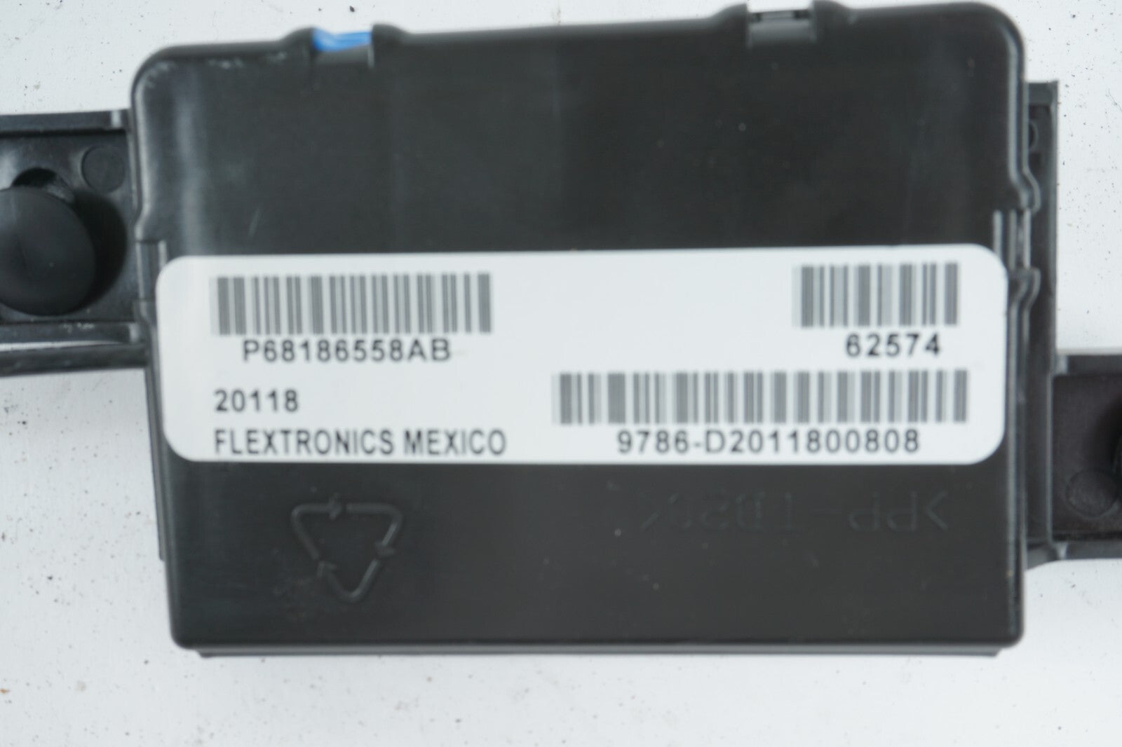 17-20 CHRYSLER PACIFICA KEYLESS ENTRY MODULE W/ ANTENNA OEM