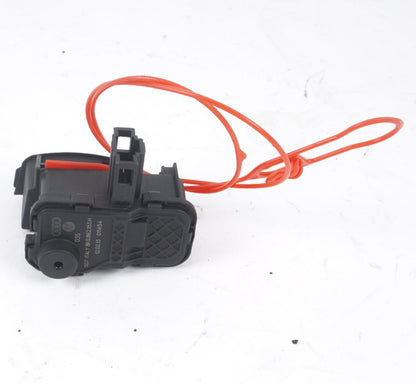 2011-2018 PORSCHE CAYENNE REAR QUARTER PANEL FUEL DOOR ACTUATOR OEM