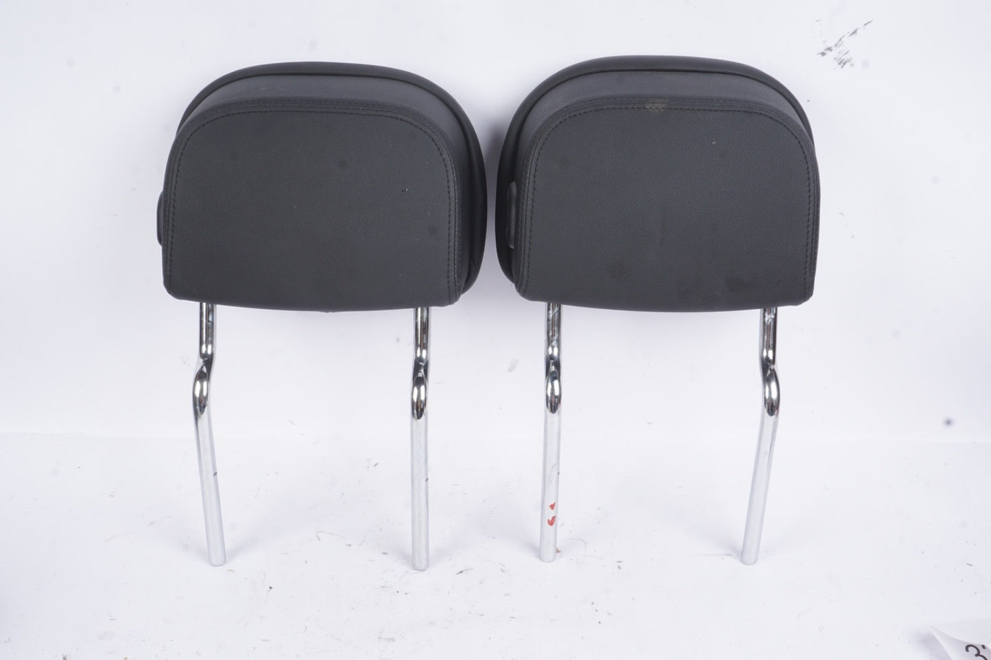 14-22 Maserati Ghibli M157 Front Right or Left Seat Headrest Head Rest 673009481