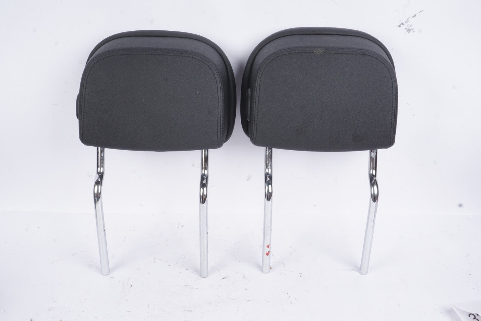 14-22 Maserati Ghibli M157 Front Right or Left Seat Headrest Head Rest 673009481