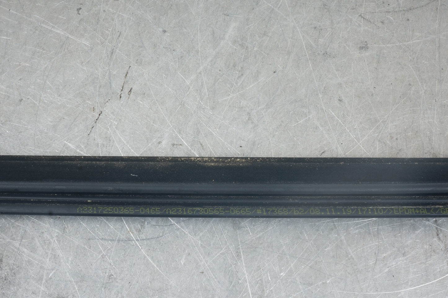 2013-2020 MERCEDES SL550 SL450 REAR LEFT QUARTER WINDOW GLASS BELT MOLDING OEM