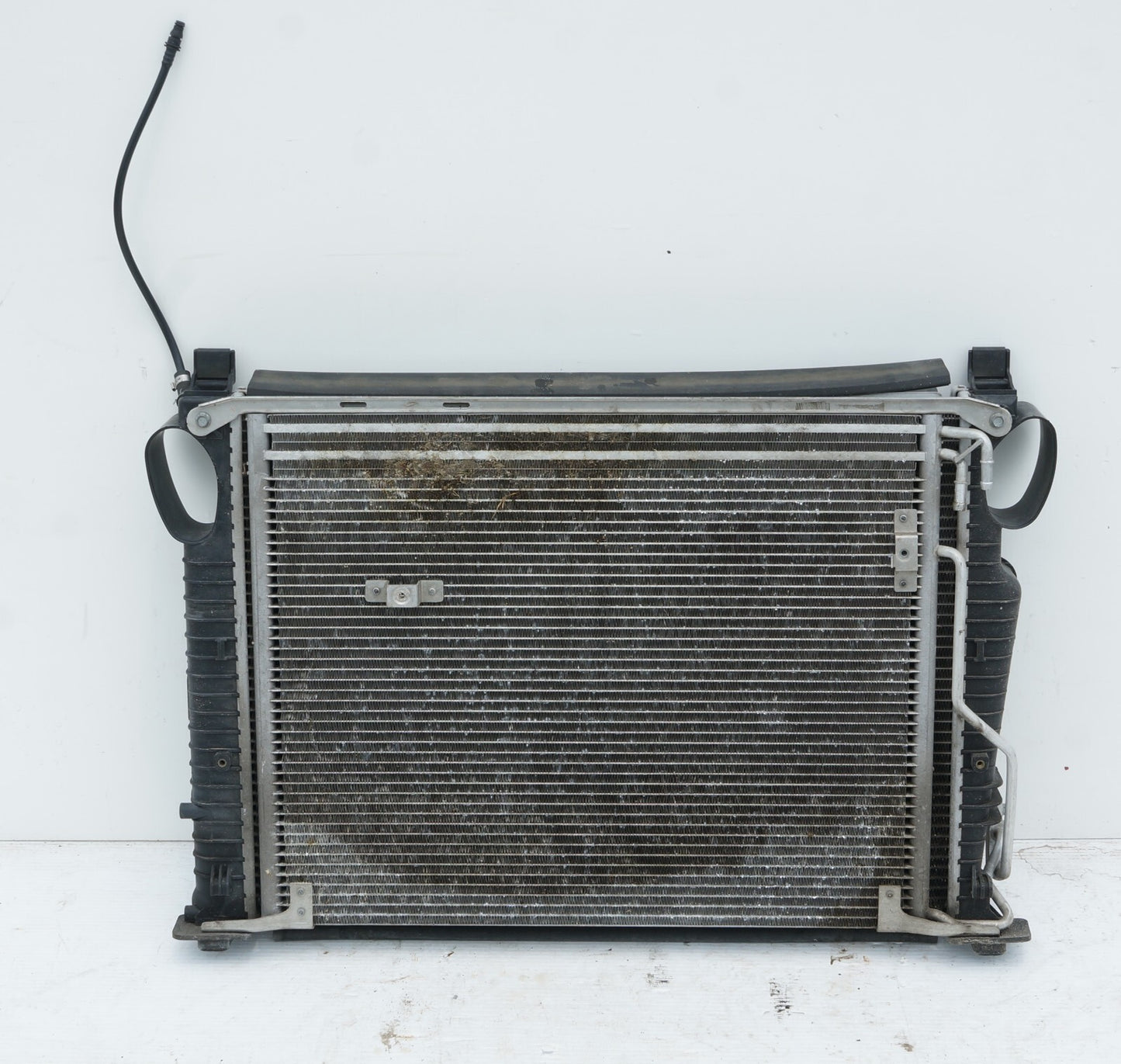 03-08 Mercedes R230 SL500 COOLING RADIATOR W/ SHROUD ASSY OEM