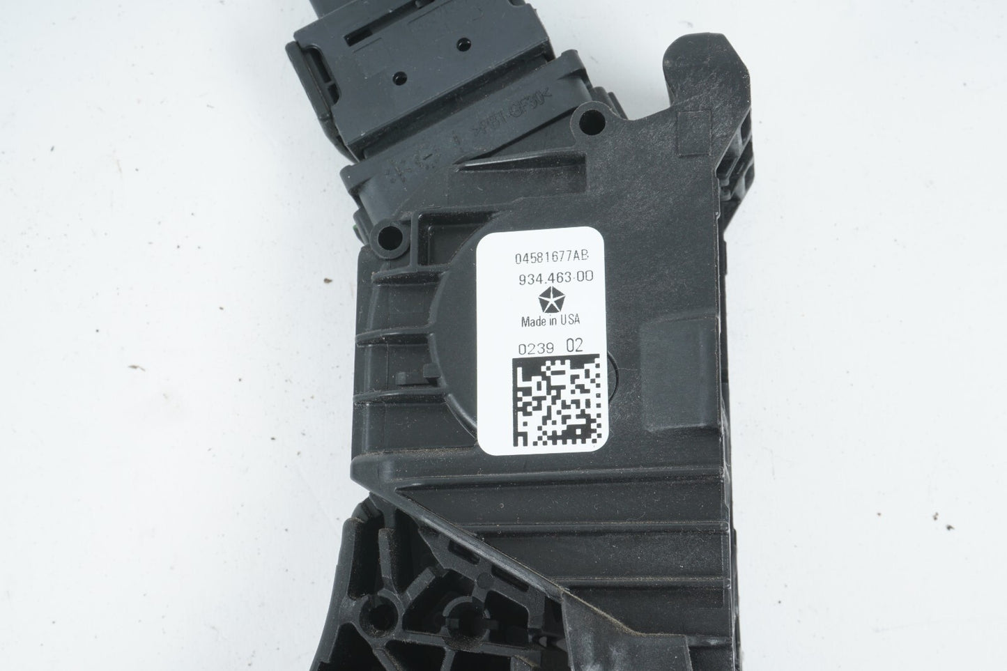 2017 - 2020 CHRYSLER PACIFICA GAS PEDAL ACCELERATOR 04581677AB OEM
