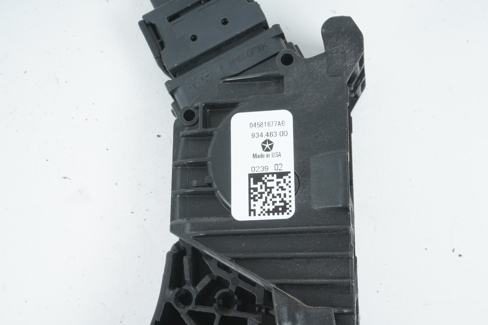 2017 - 2020 CHRYSLER PACIFICA GAS PEDAL ACCELERATOR 04581677AB OEM