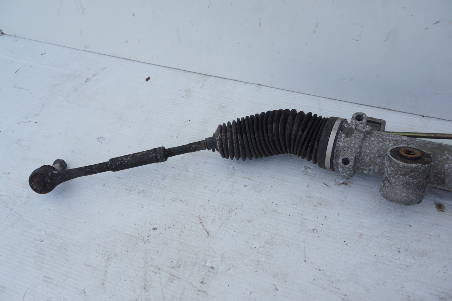 2003-2006 Mercedes-Benz SL500 Power Steering Rack And Pinion 2304600800  OEM