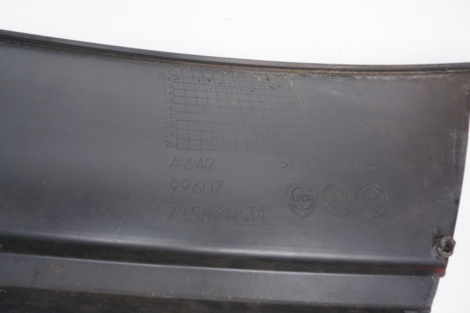 2014 - 2017 Fiat 500L Windshield Wiper Cowl Vent Grille Panel 735521834 OEM