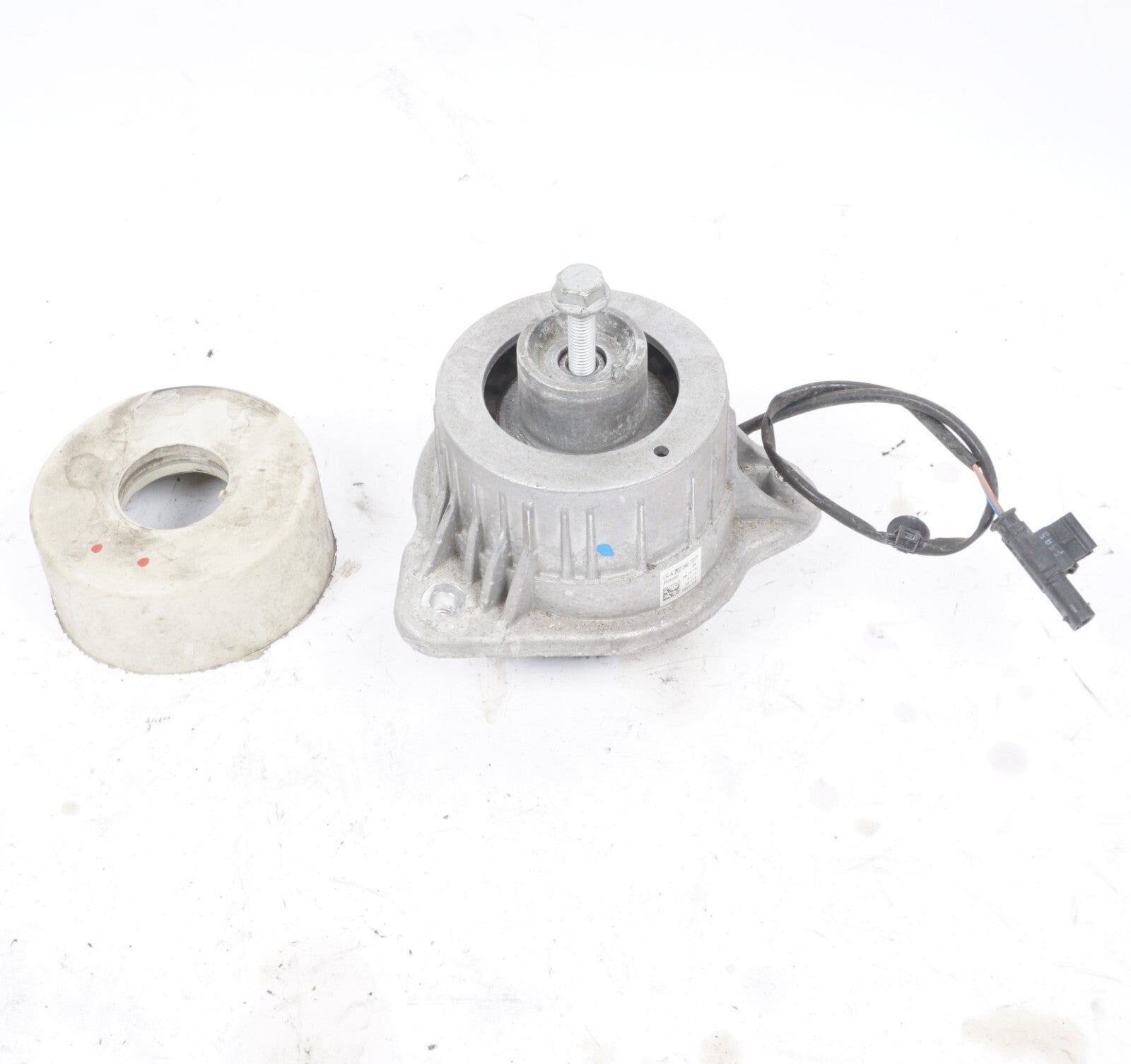 14-17 Mercedes S550 W222 Engine Motor Mount Right A2222407217 OEM