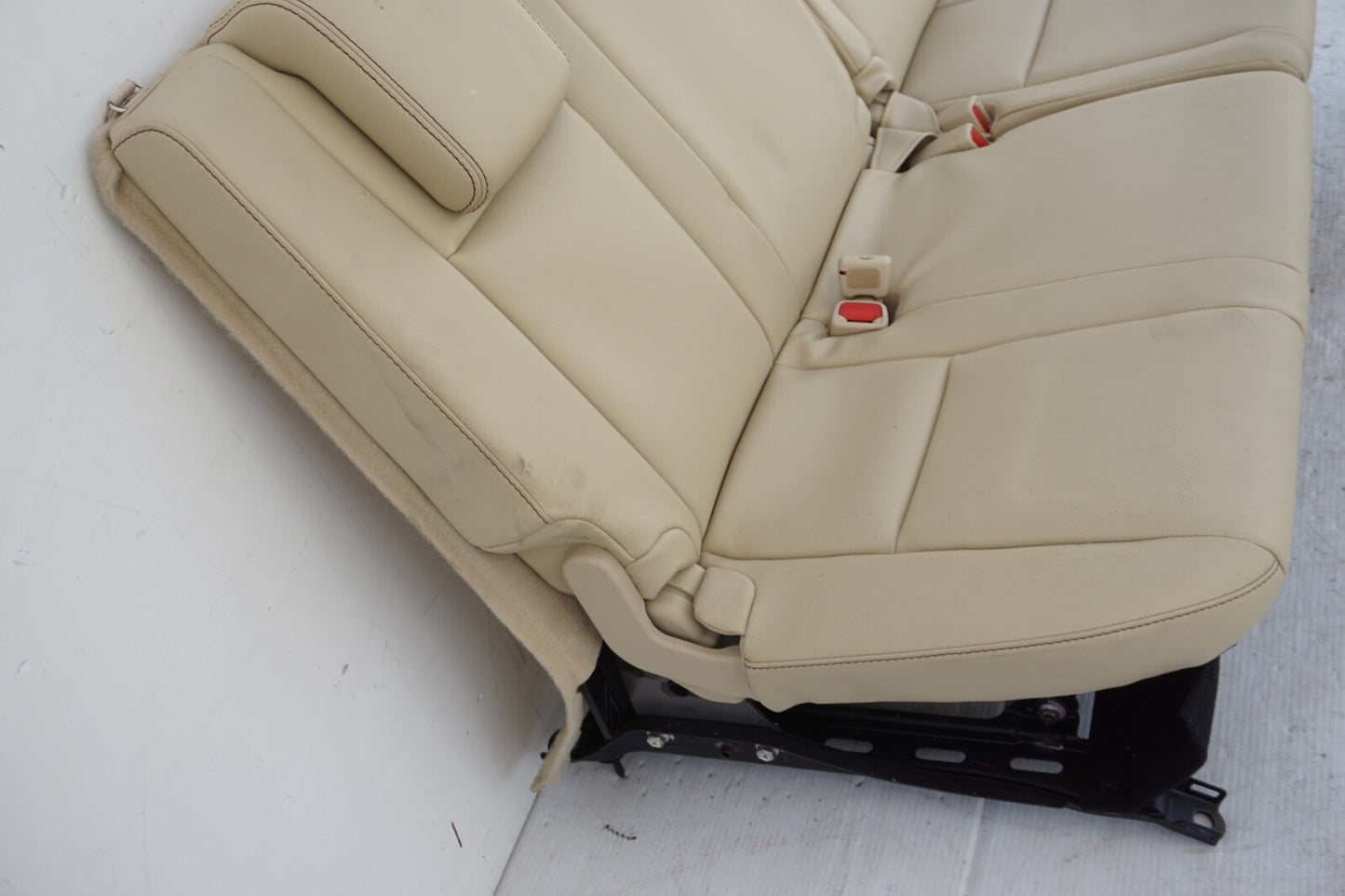 2014 - 2016 TOYOTA HIGHLANDER OEM REAR 3RD ROW SEAT | BLACK LEATHER BEIGE